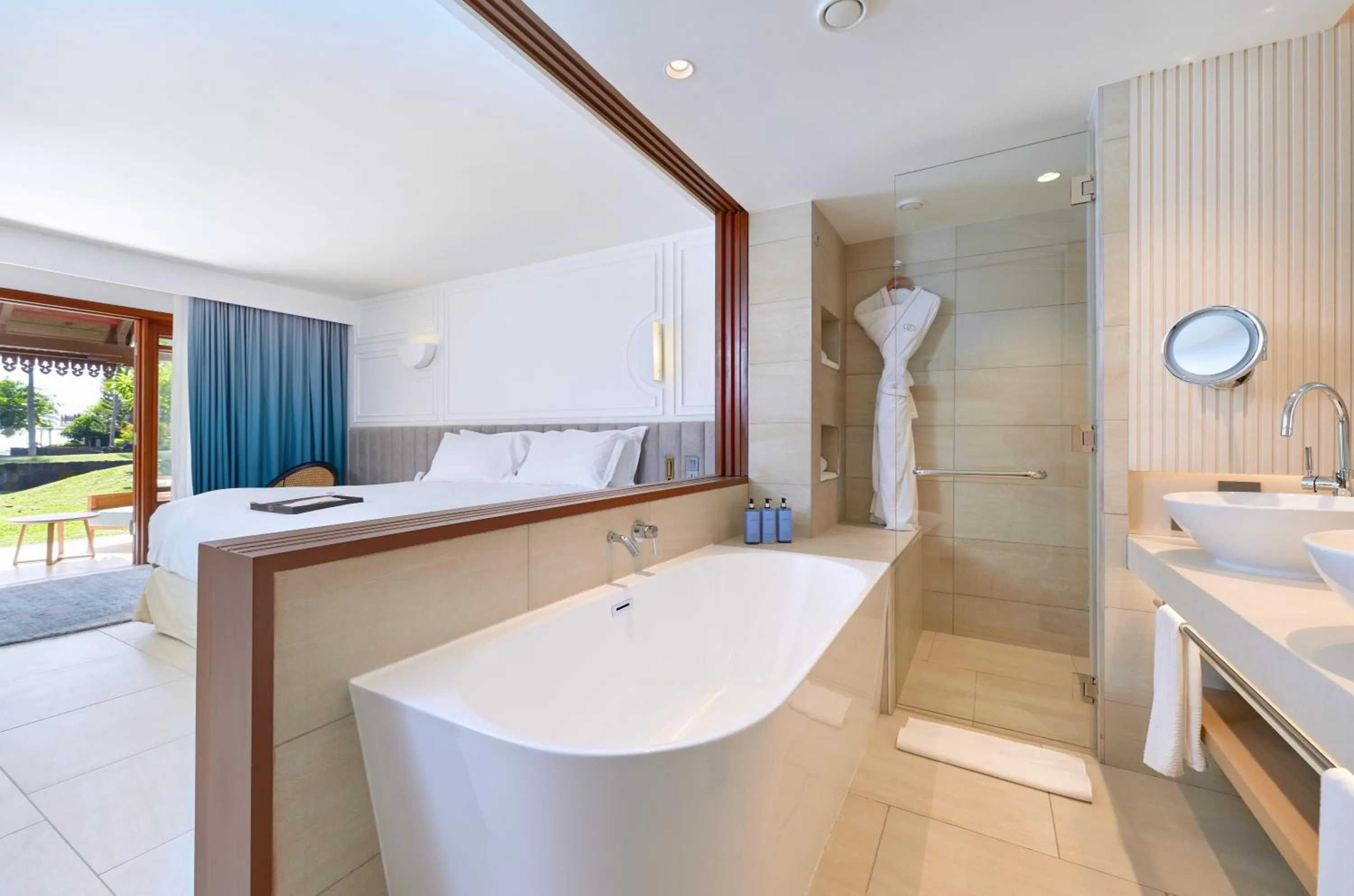 Bathroom, Bed in Sofitel Mauritius L'Imperial Resort & Spa