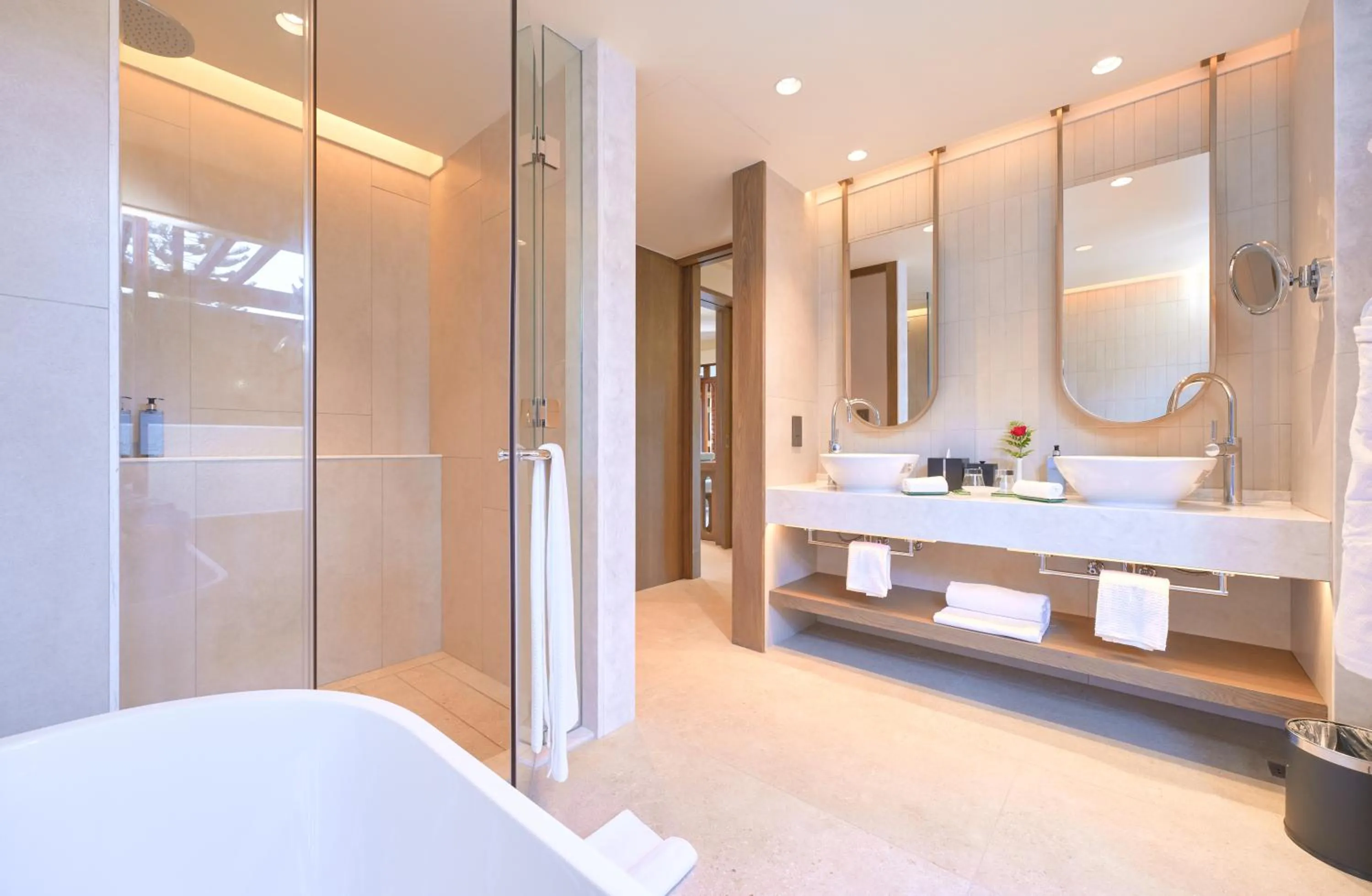 Bathroom, Bed in Sofitel Mauritius L'Imperial Resort & Spa