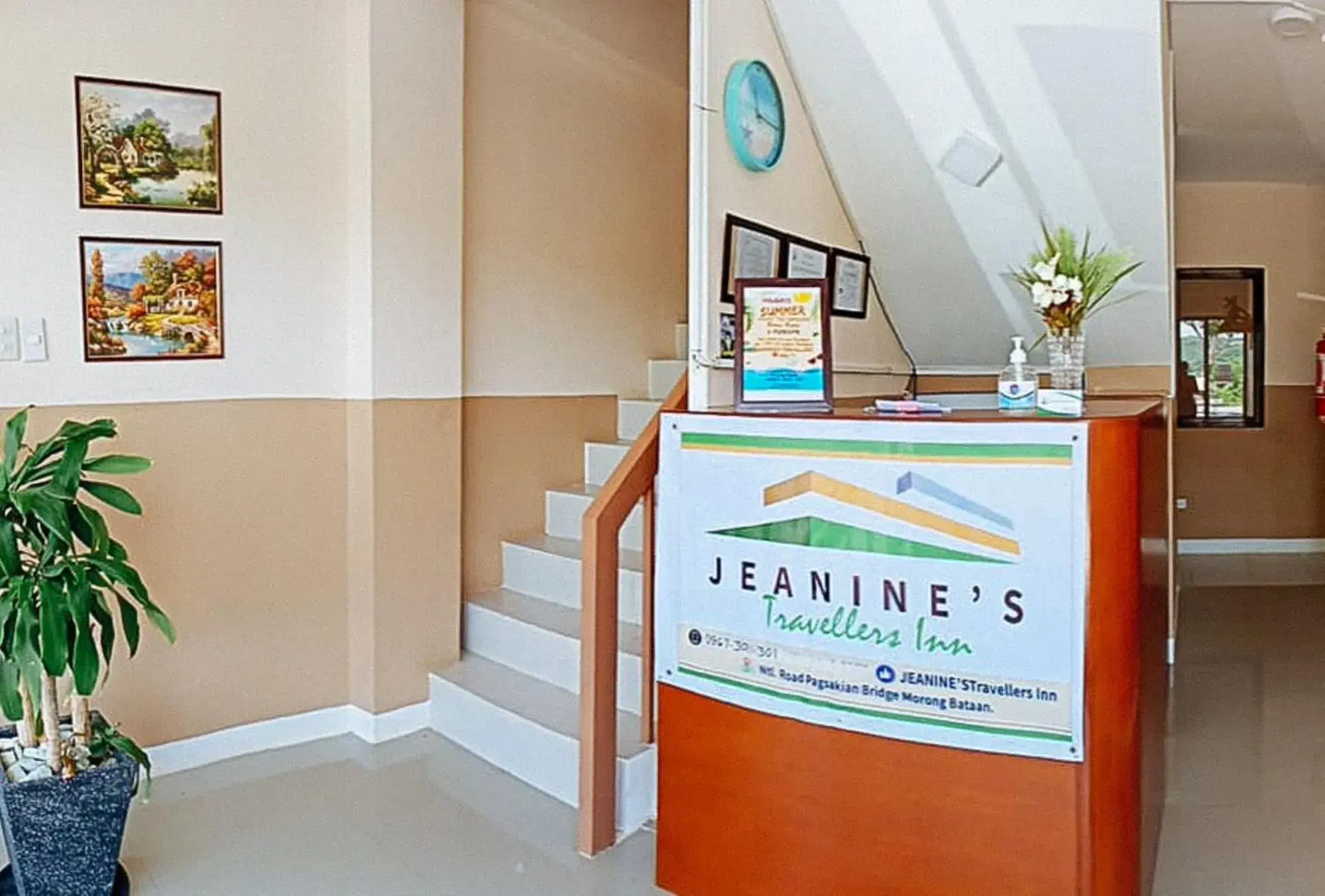Lobby or reception in Jeanine's Travellers Inn by RedDoorz Lobby or reception in Jeanine's Travellers Inn by RedDoorz