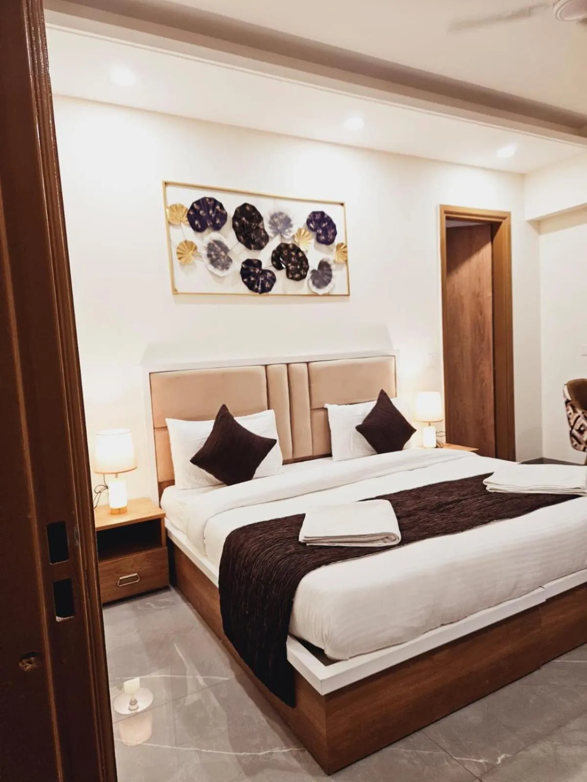 Bedroom, Bed in Amahi Inn - Sector 48