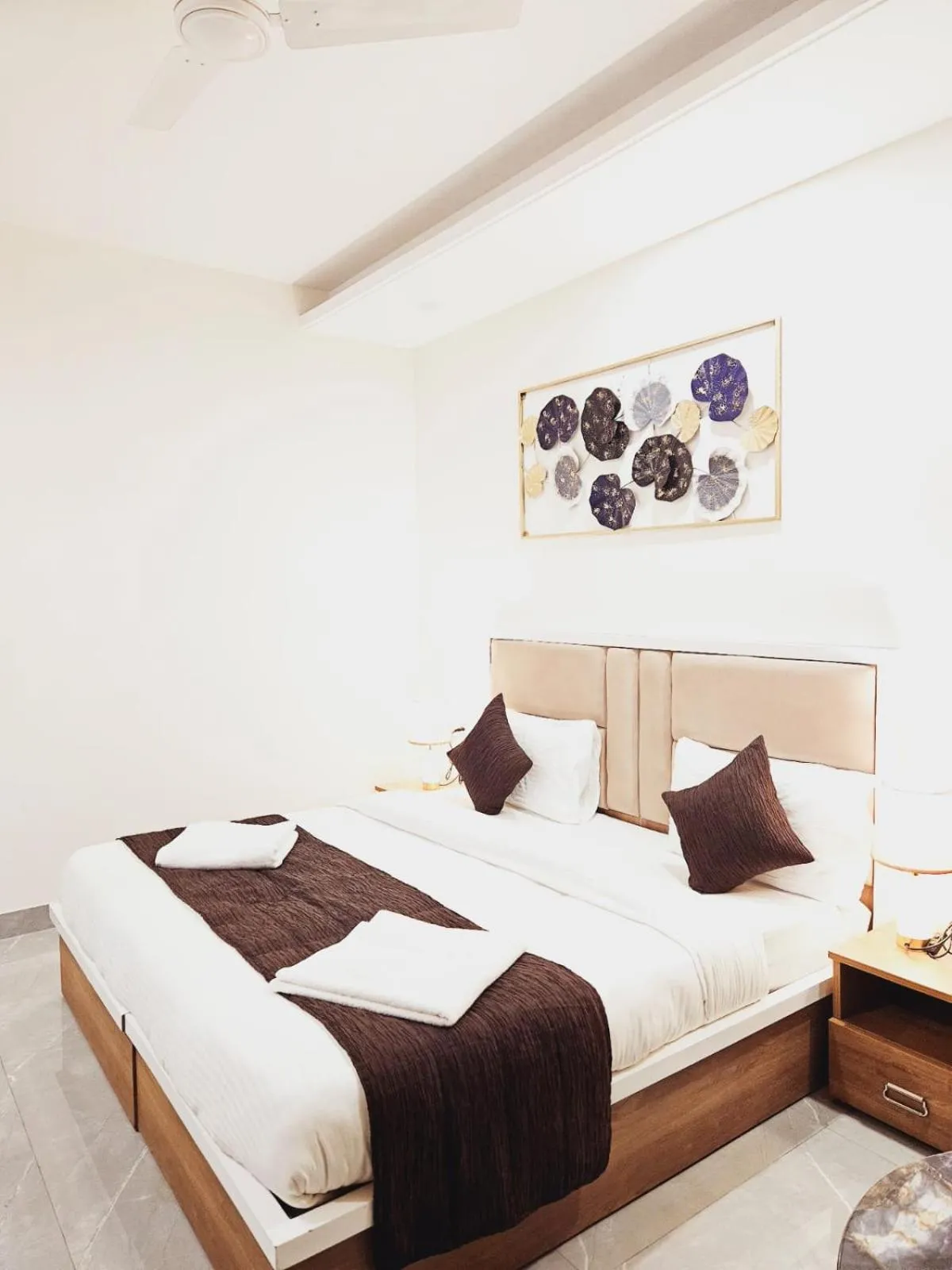 Bedroom, Bed in Amahi Inn - Sector 48