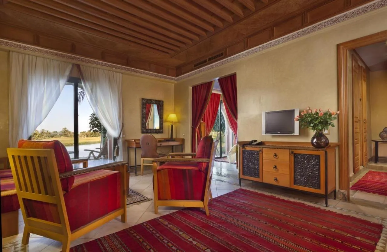 Communal lounge/ TV room in Pavillon du Golf - Palmeraie suites