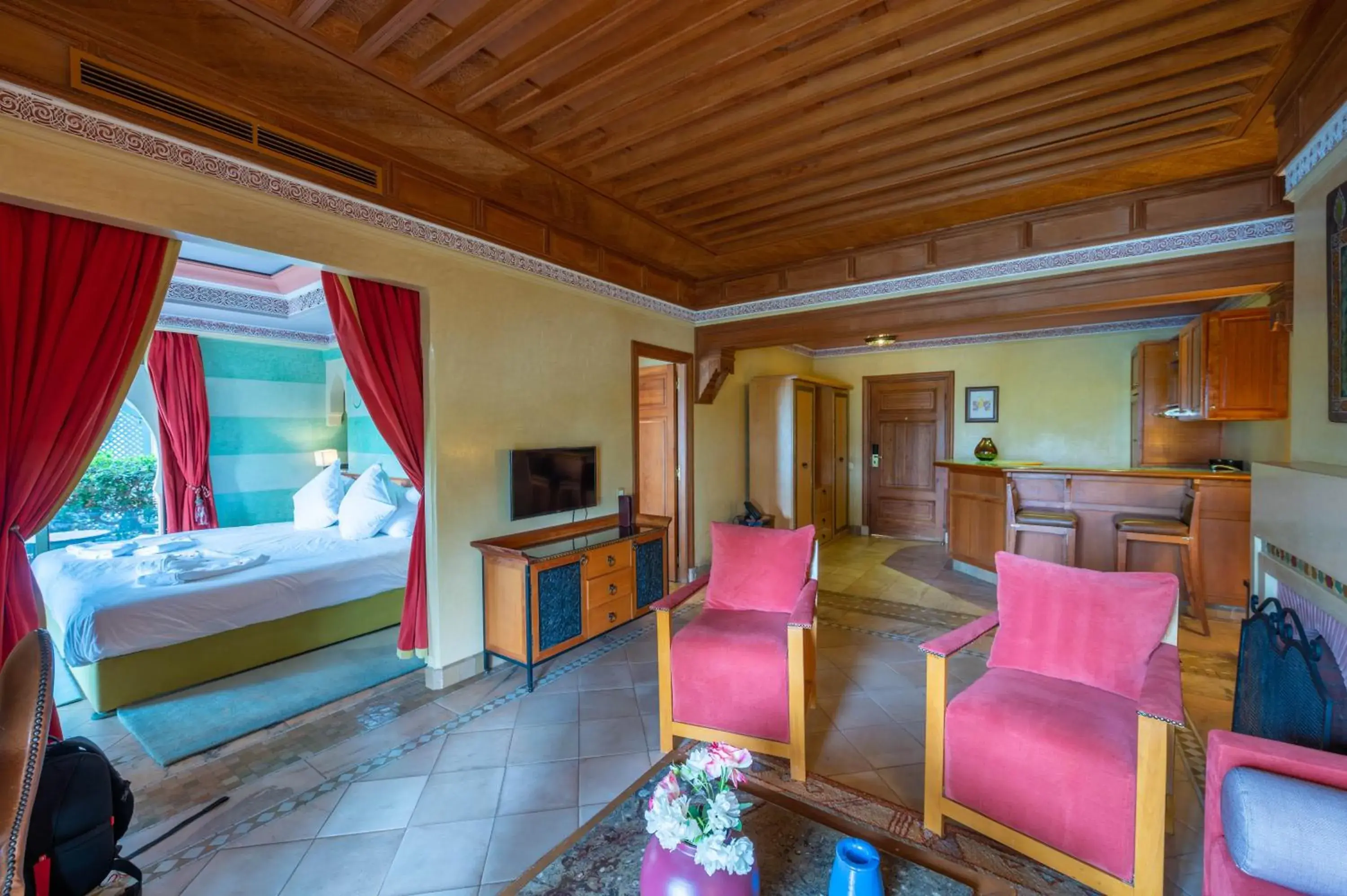 Living room, Bed in Pavillon du Golf -Palmeraie suites