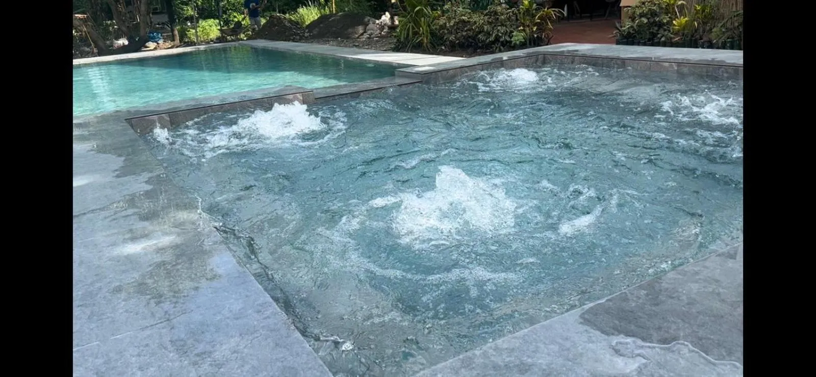 Hot Tub in Rio Vista Bed and Breakfast