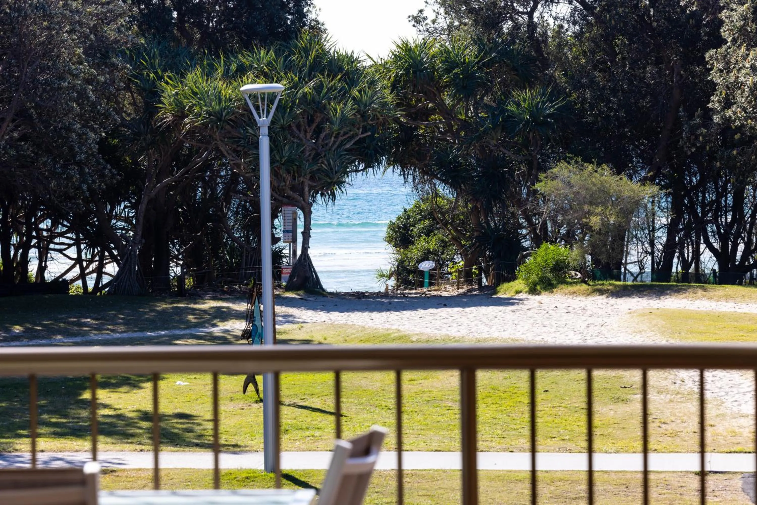 Coastal SOL -Right on Clarkes Beach!