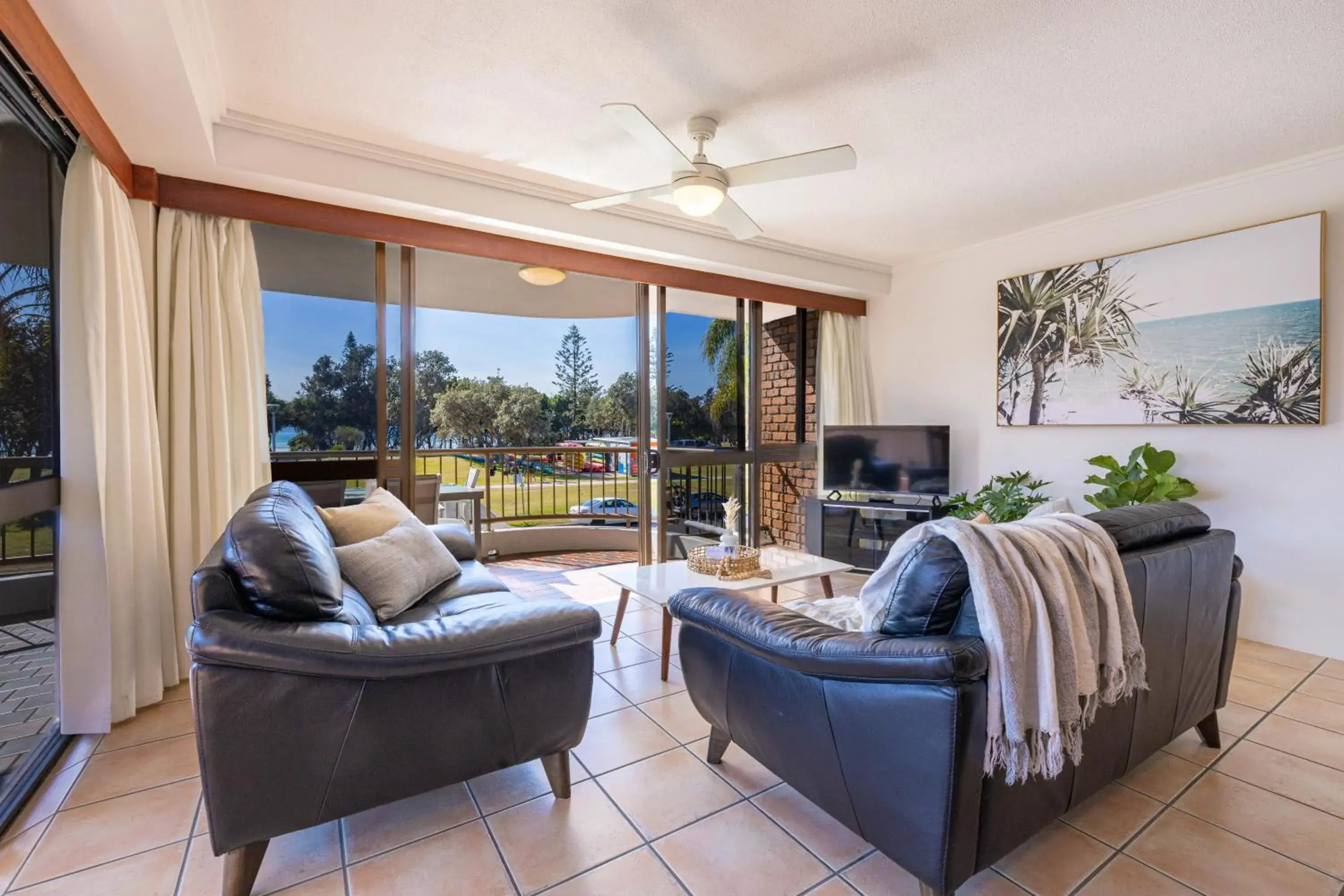 Coastal SOL -Right on Clarkes Beach! Coastal SOL -Right on Clarkes Beach!