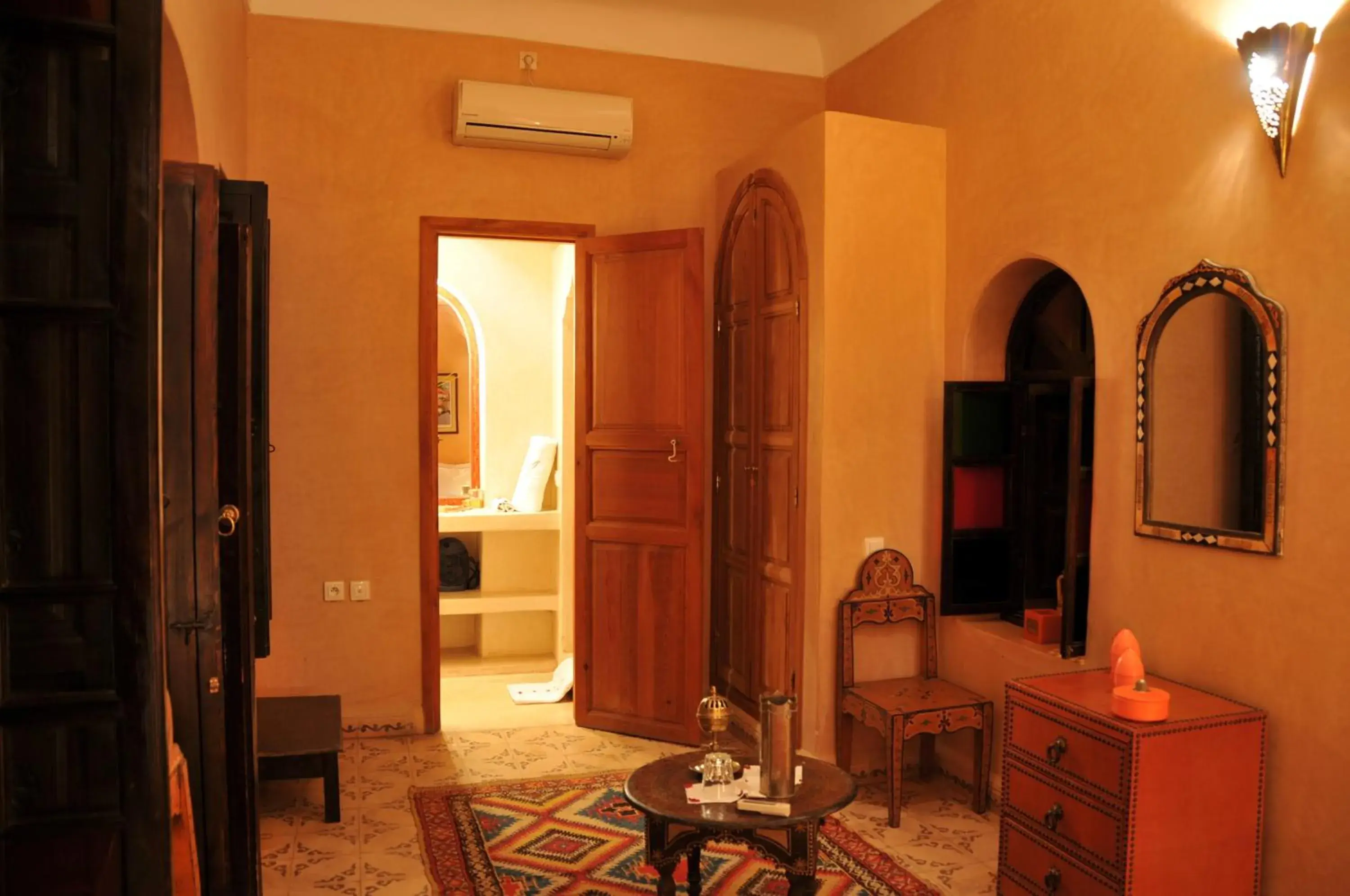 Orange Double Room in Riad Adriana Orange Double Room in Riad Adriana