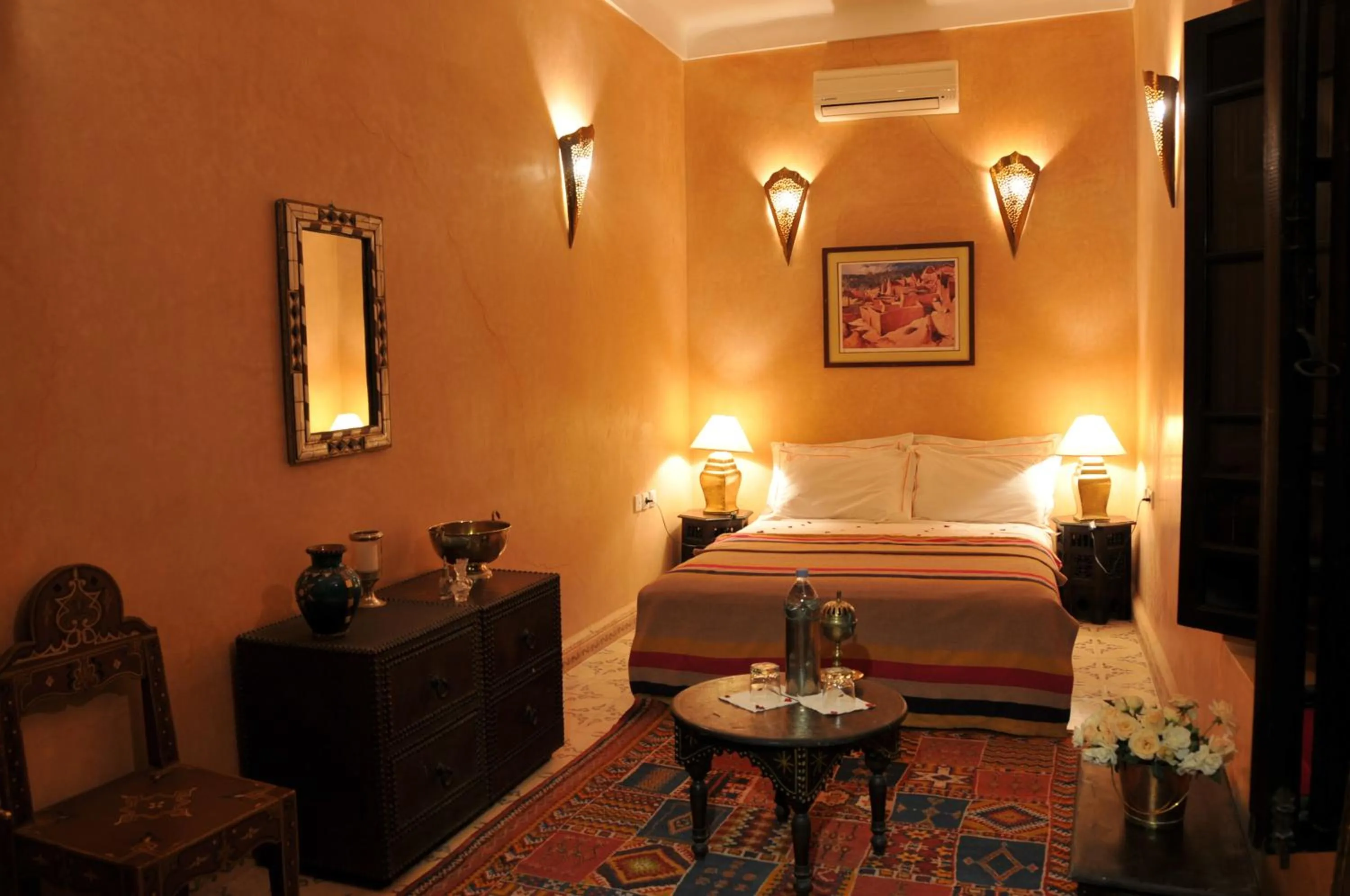 Photo of the whole room, Bed in Riad Adriana