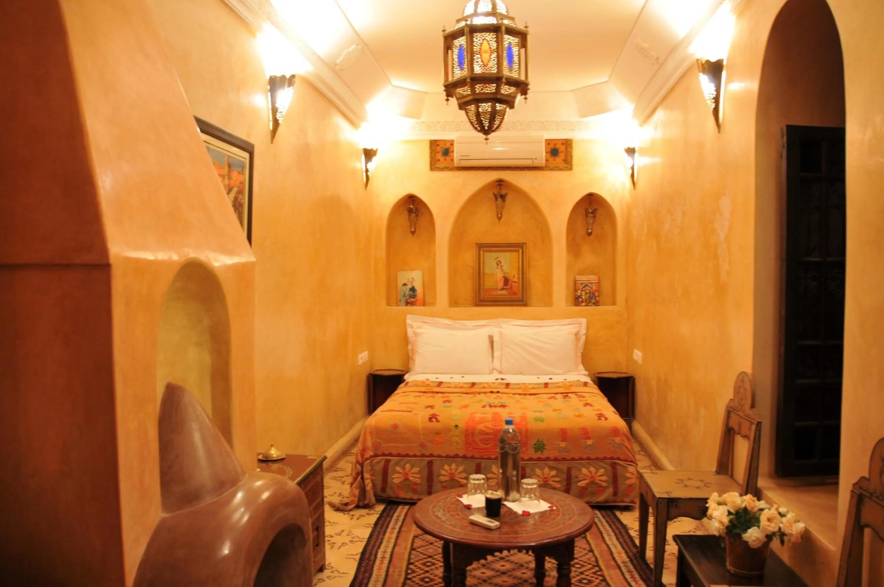 Photo of the whole room, Bed in Riad Adriana