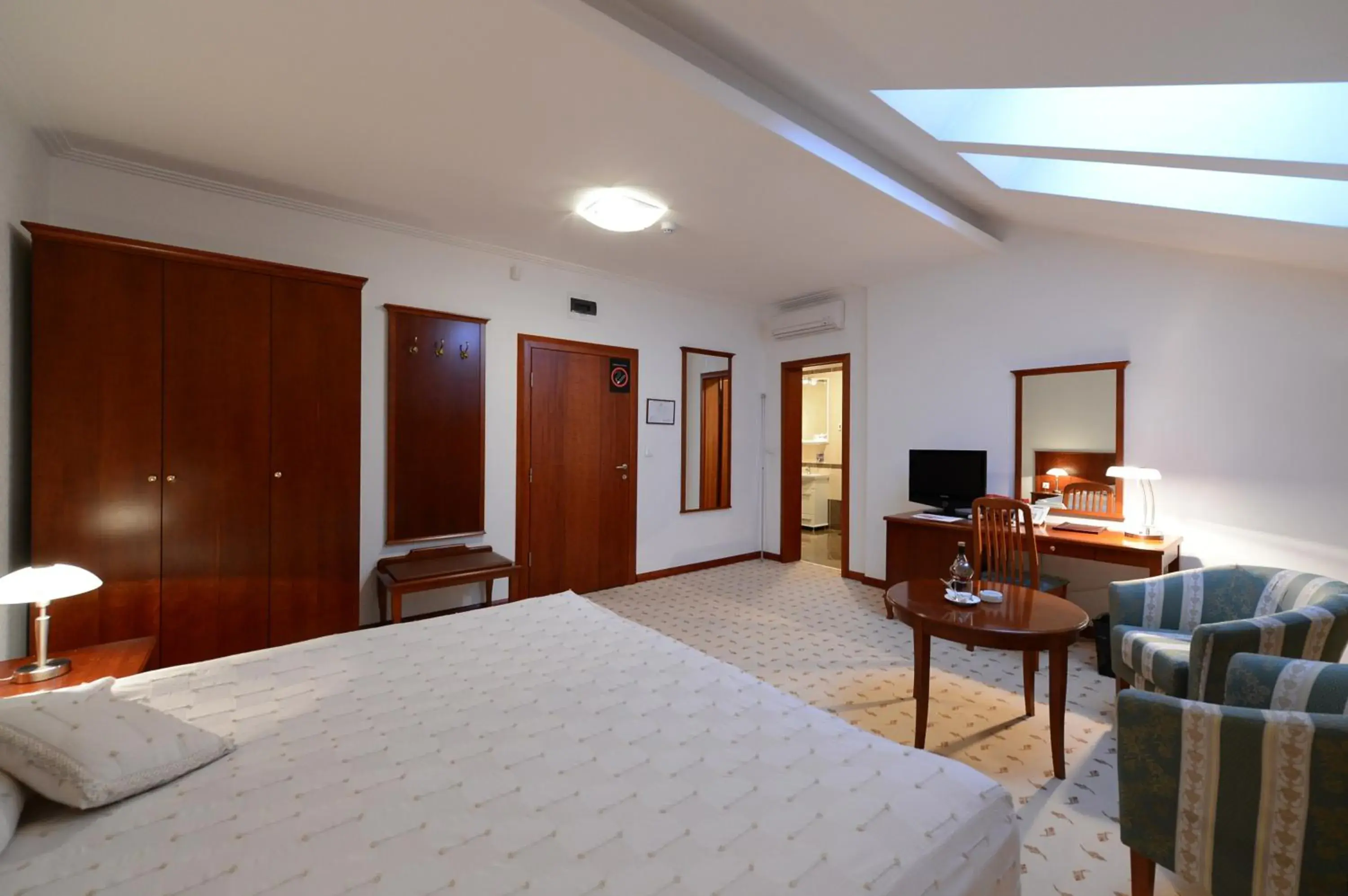 Double or Twin Room with Free Parking in Hotel Orasac Double or Twin Room with Free Parking in Hotel Orasac
