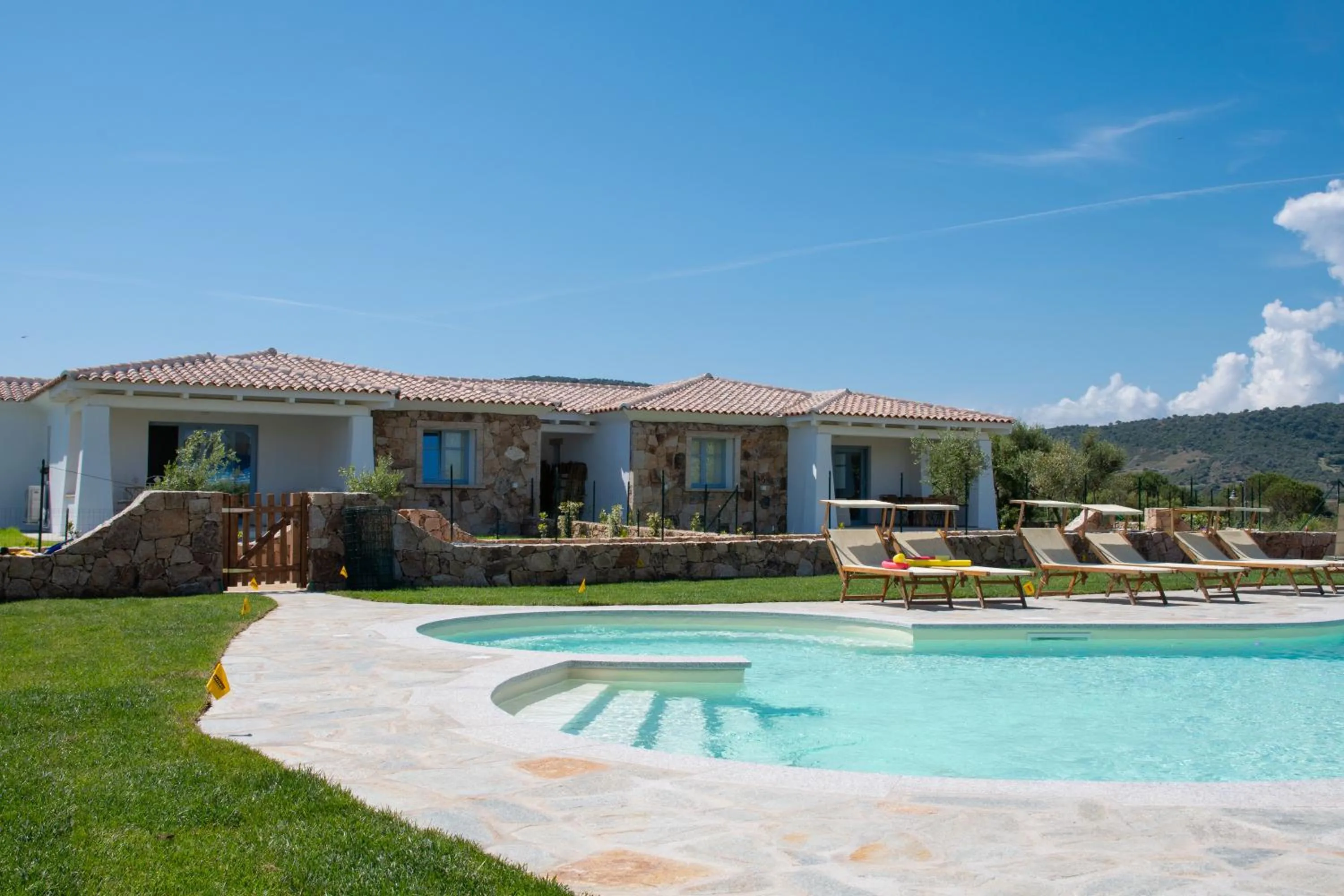 Property building in ENAJA - Retreat