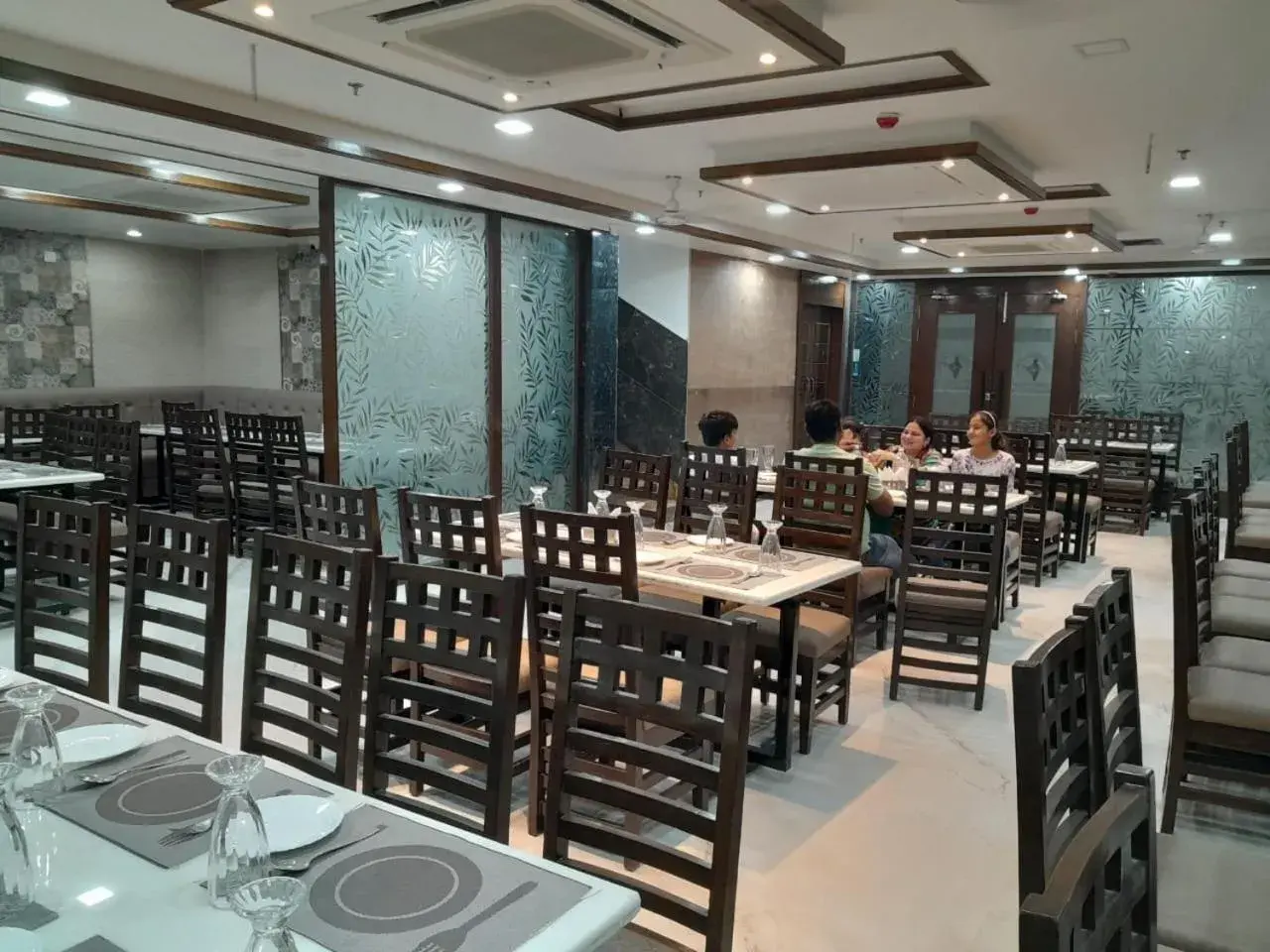 Restaurant/places to eat in Rich Grand Hotel Restaurant/places to eat in Rich Grand Hotel