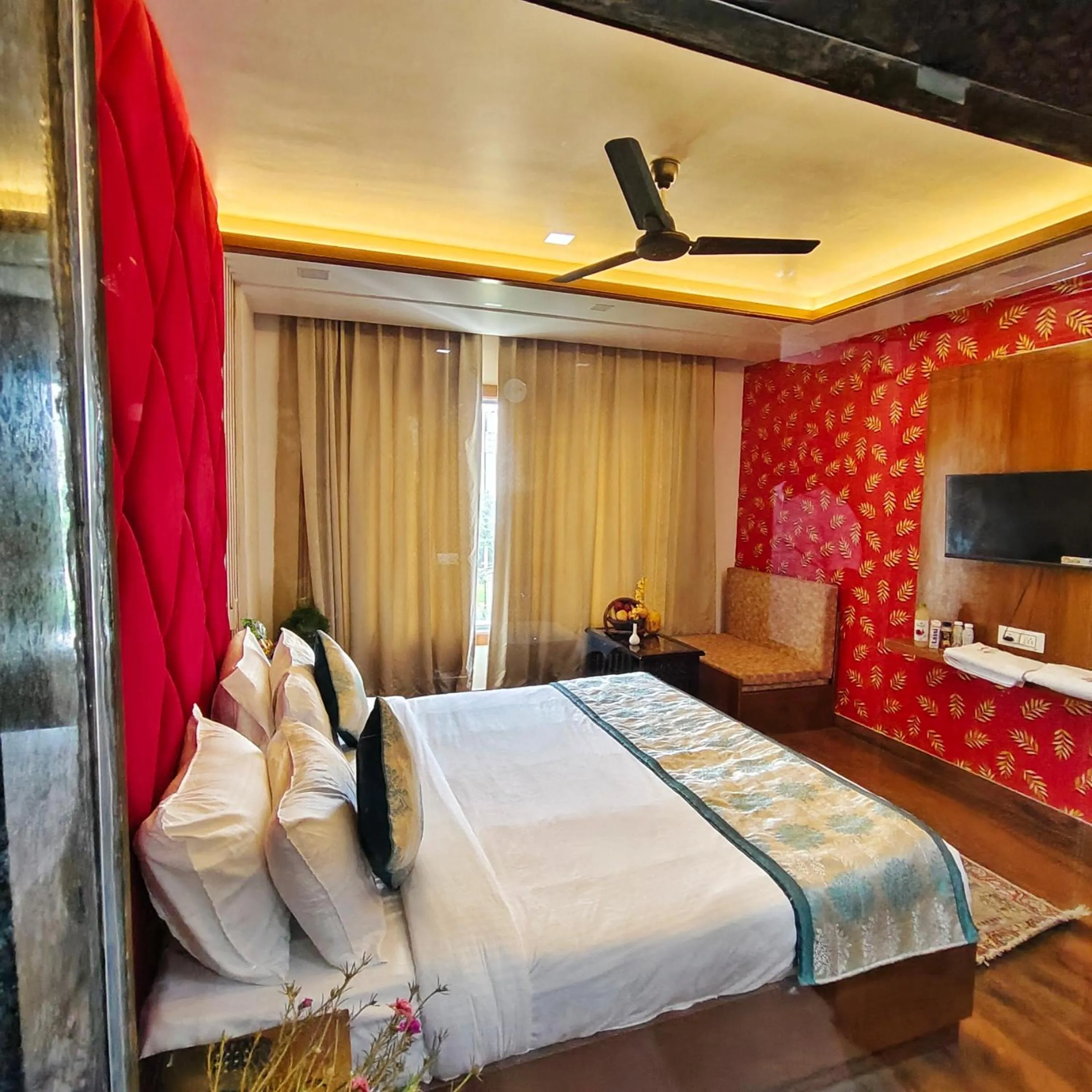 Bedroom, Bed in Rich Grand Hotel