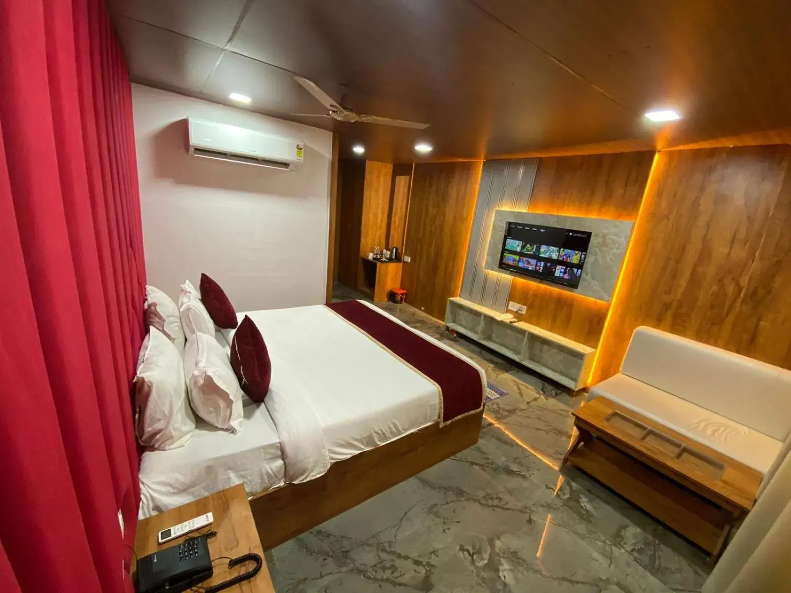 Bed in Rich Grand Hotel Bed in Rich Grand Hotel