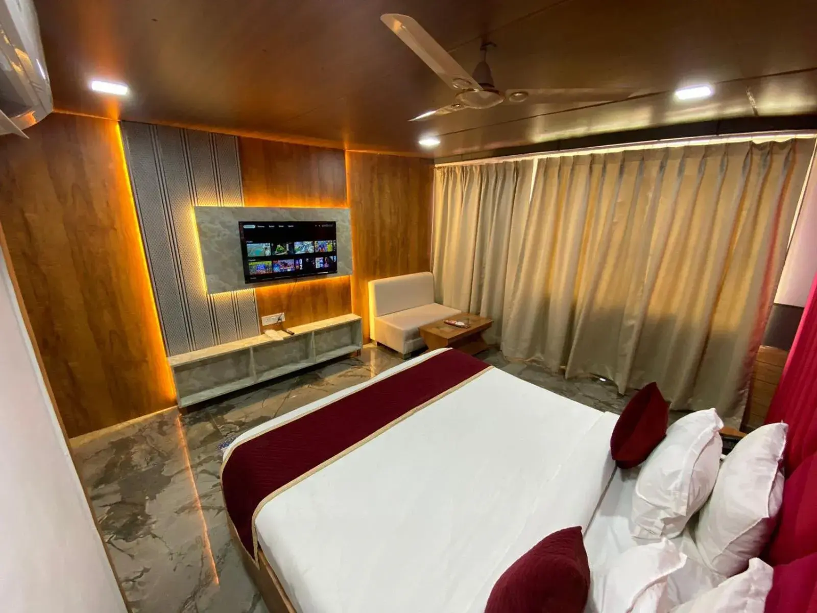 Bed in Rich Grand Hotel Bed in Rich Grand Hotel