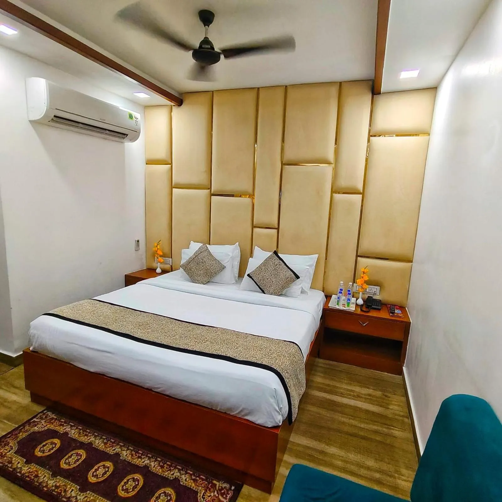 Photo of the whole room, Bed in Rich Grand Hotel