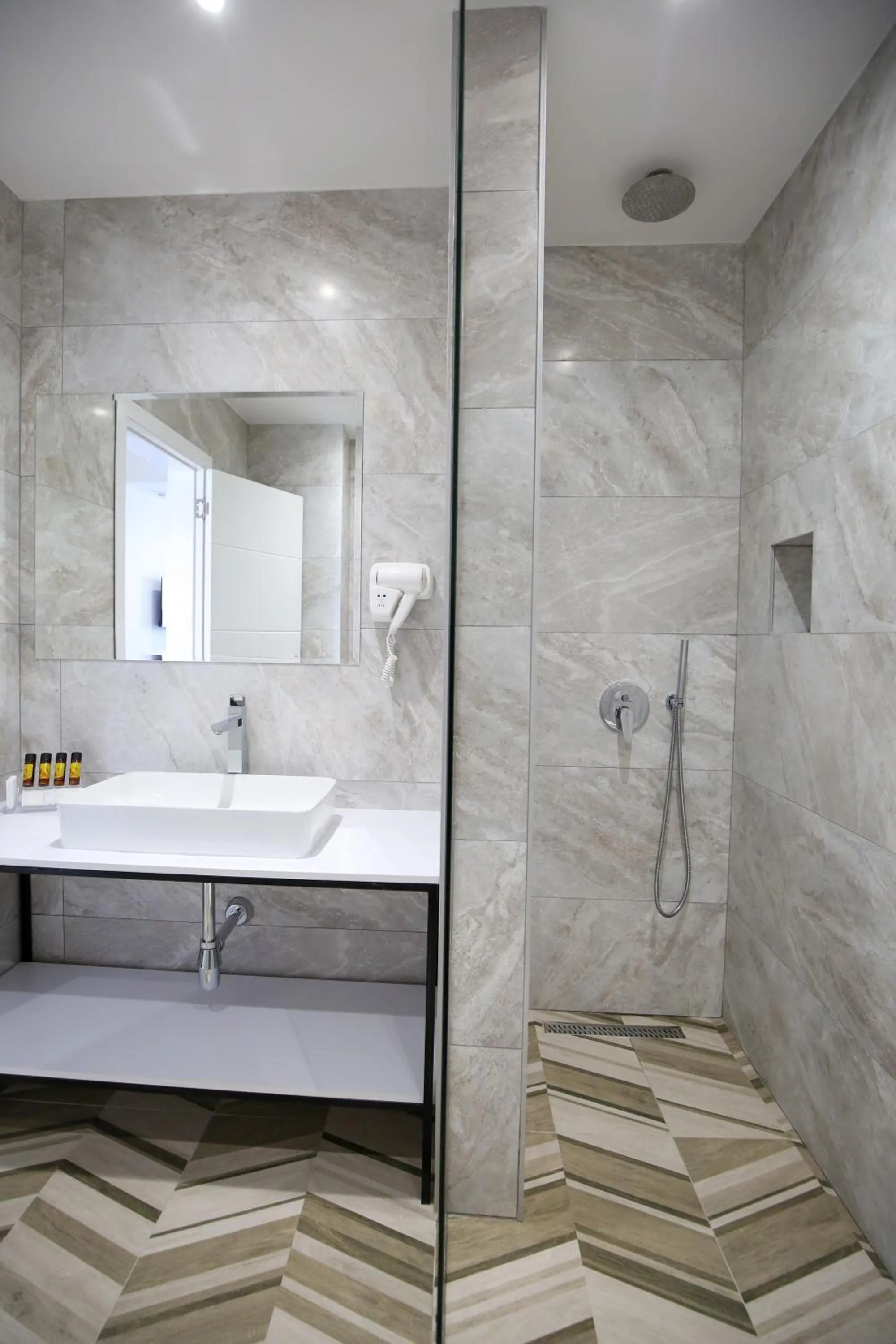 Shower in Sea & Sand Hotel