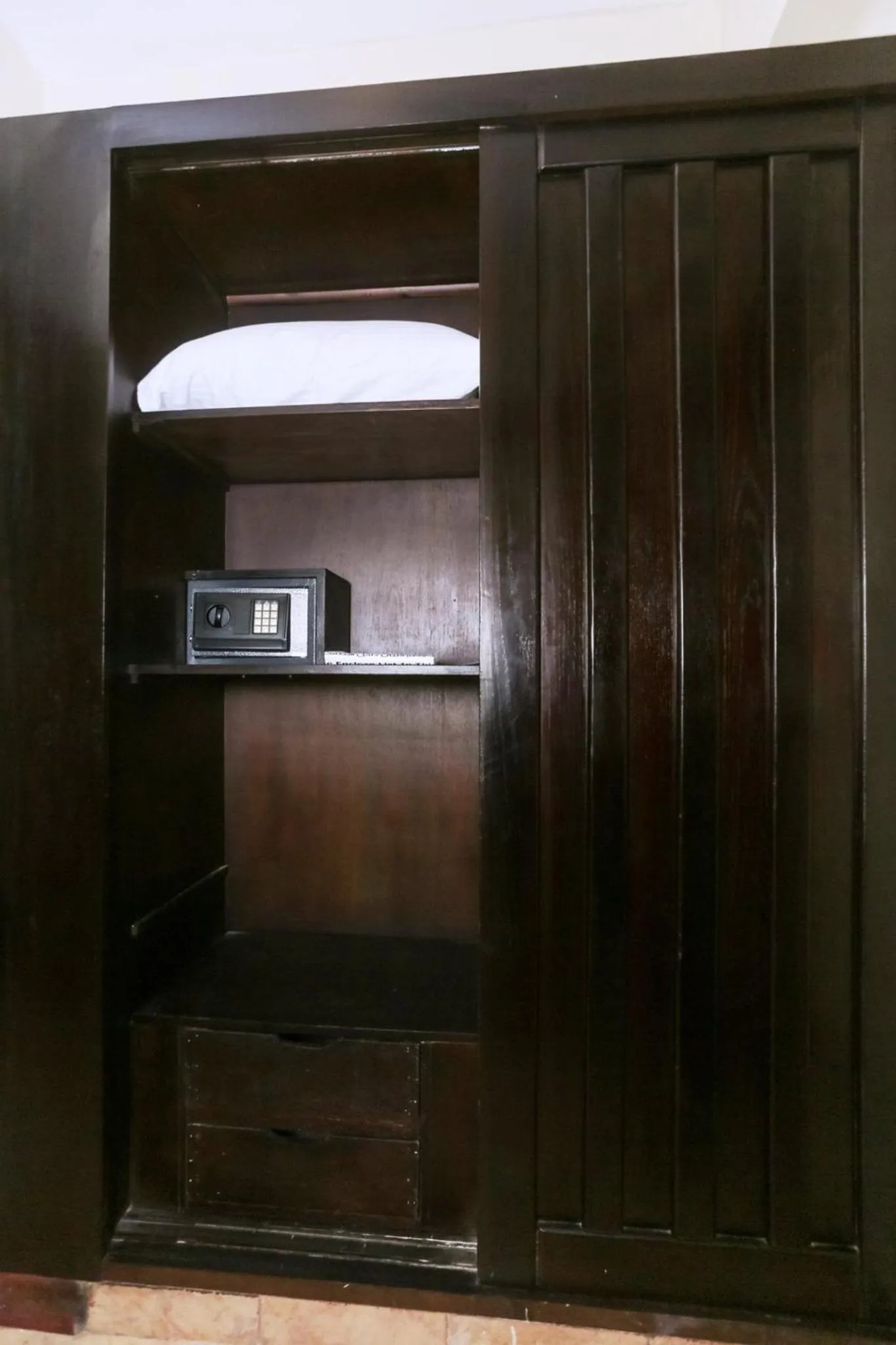 safe in Jawhara Inn Hotel - فندق الجوهرة سفاجا