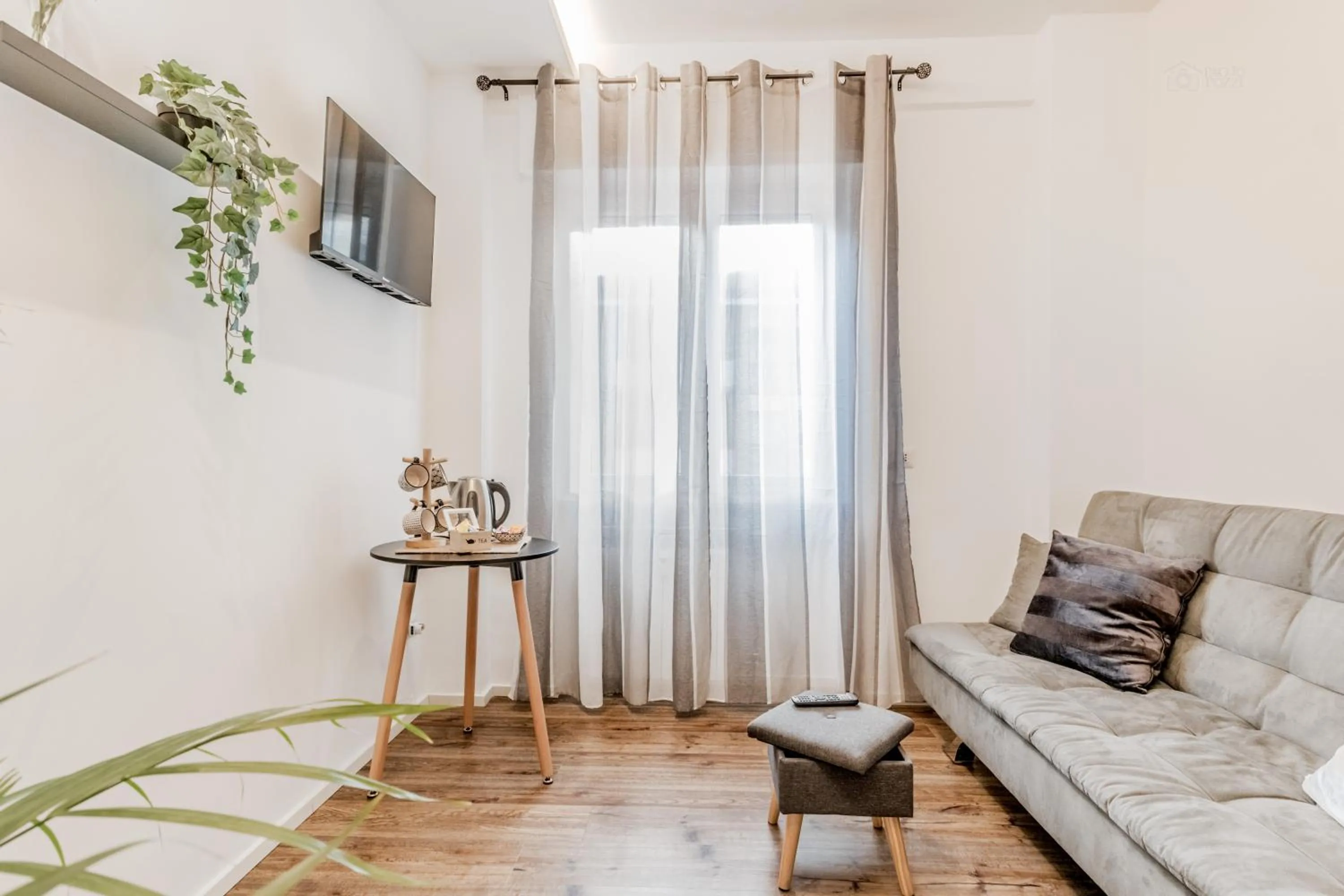 LoungeFloor Metro A Netflix & Wi-Fi