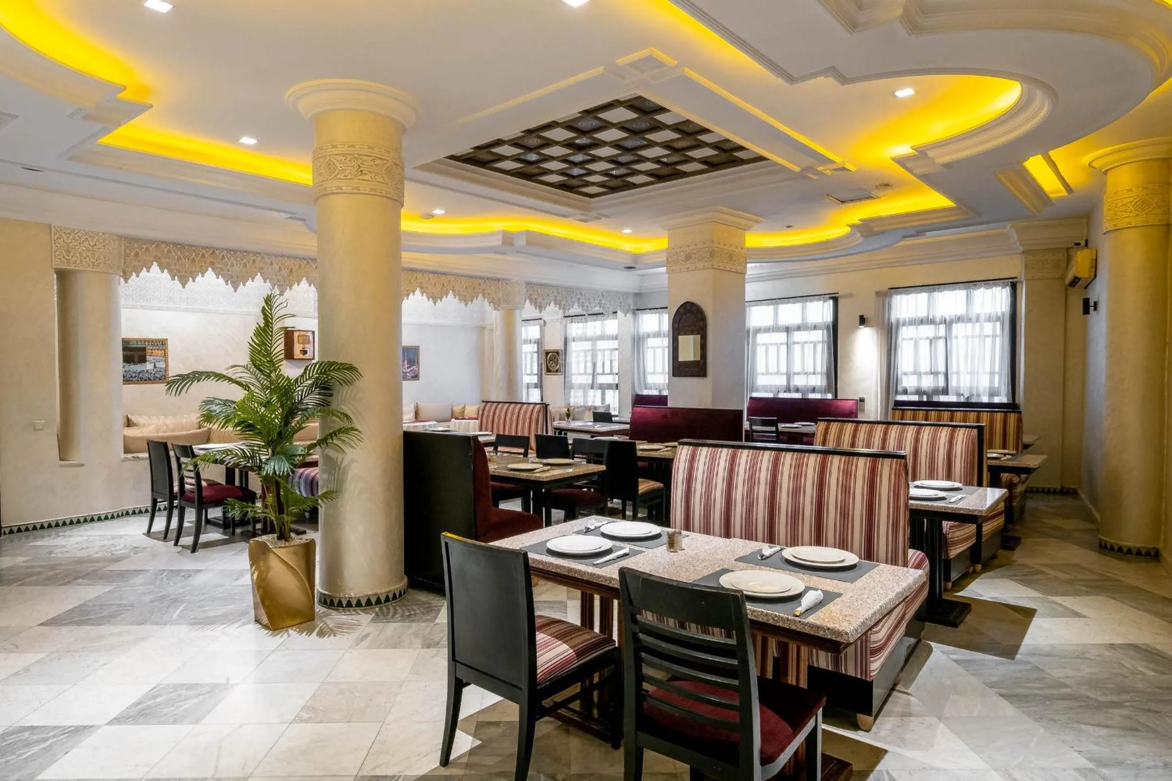 Restaurant/places to eat in Hotel Casablanca City Center