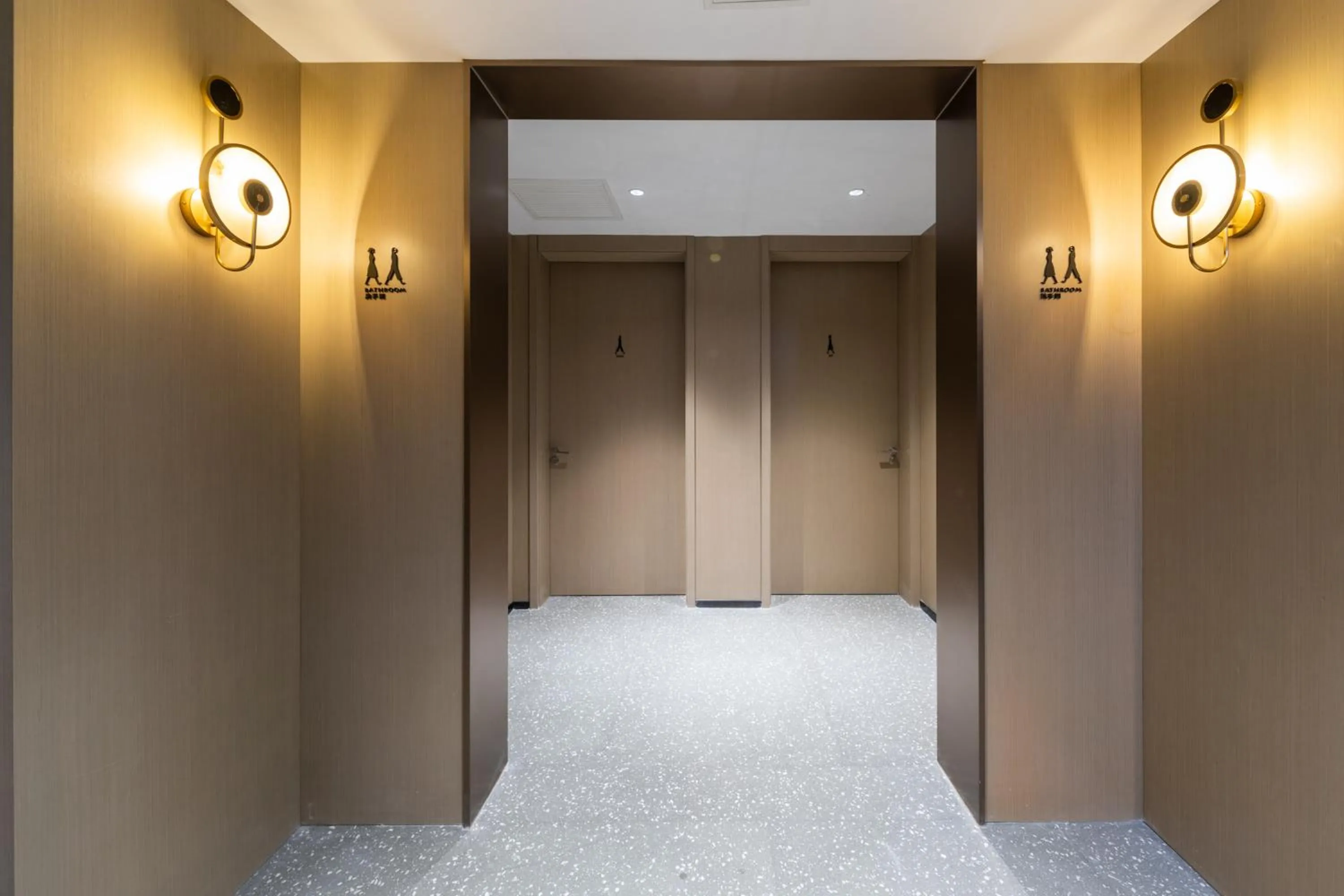 Toilet in Guangzhou Baiyun Airport MeHood Liz Hotel Free Shuttle Bus to Airport