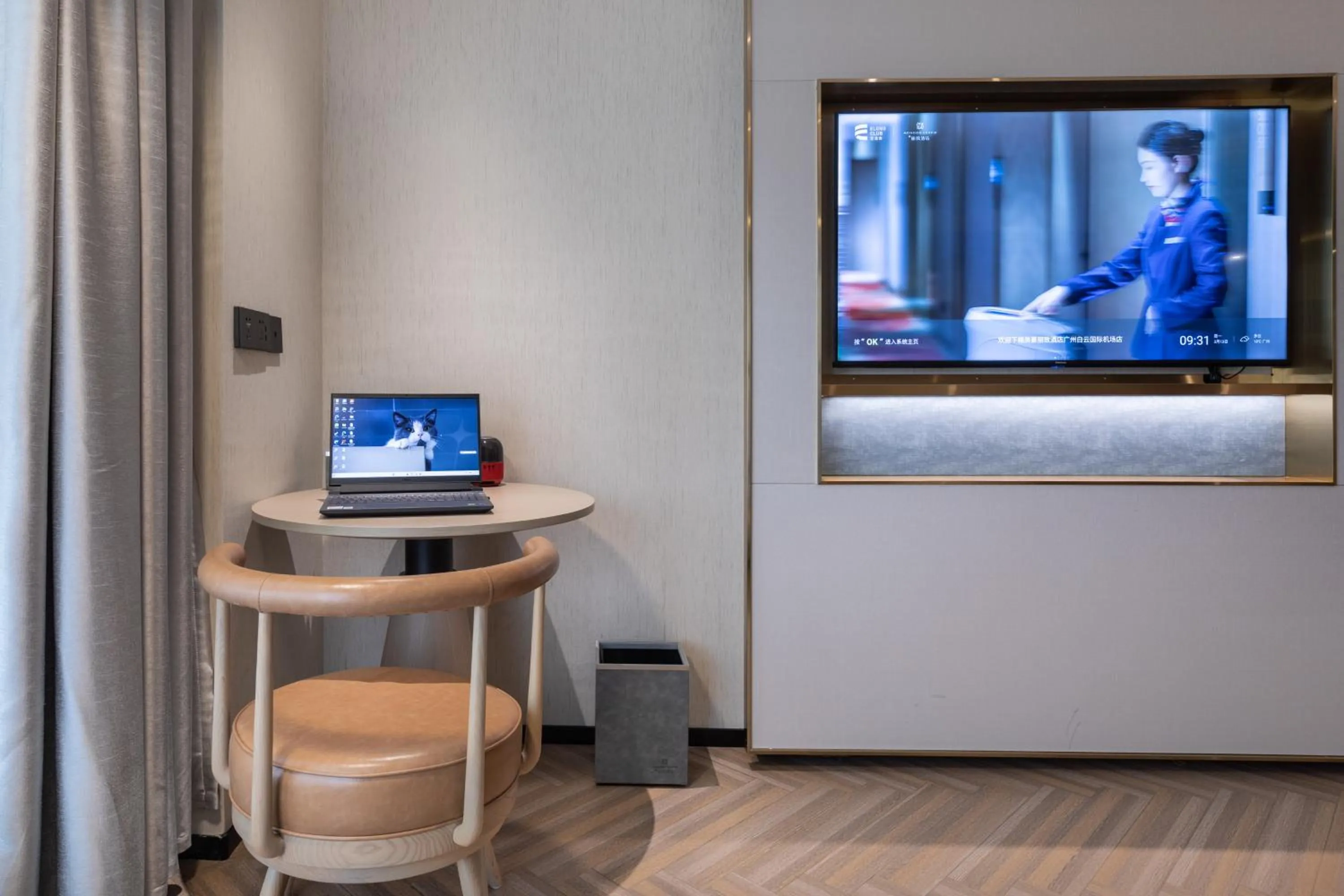 Photo of the whole room in Guangzhou Baiyun Airport MeHood Liz Hotel Free Shuttle Bus to Airport