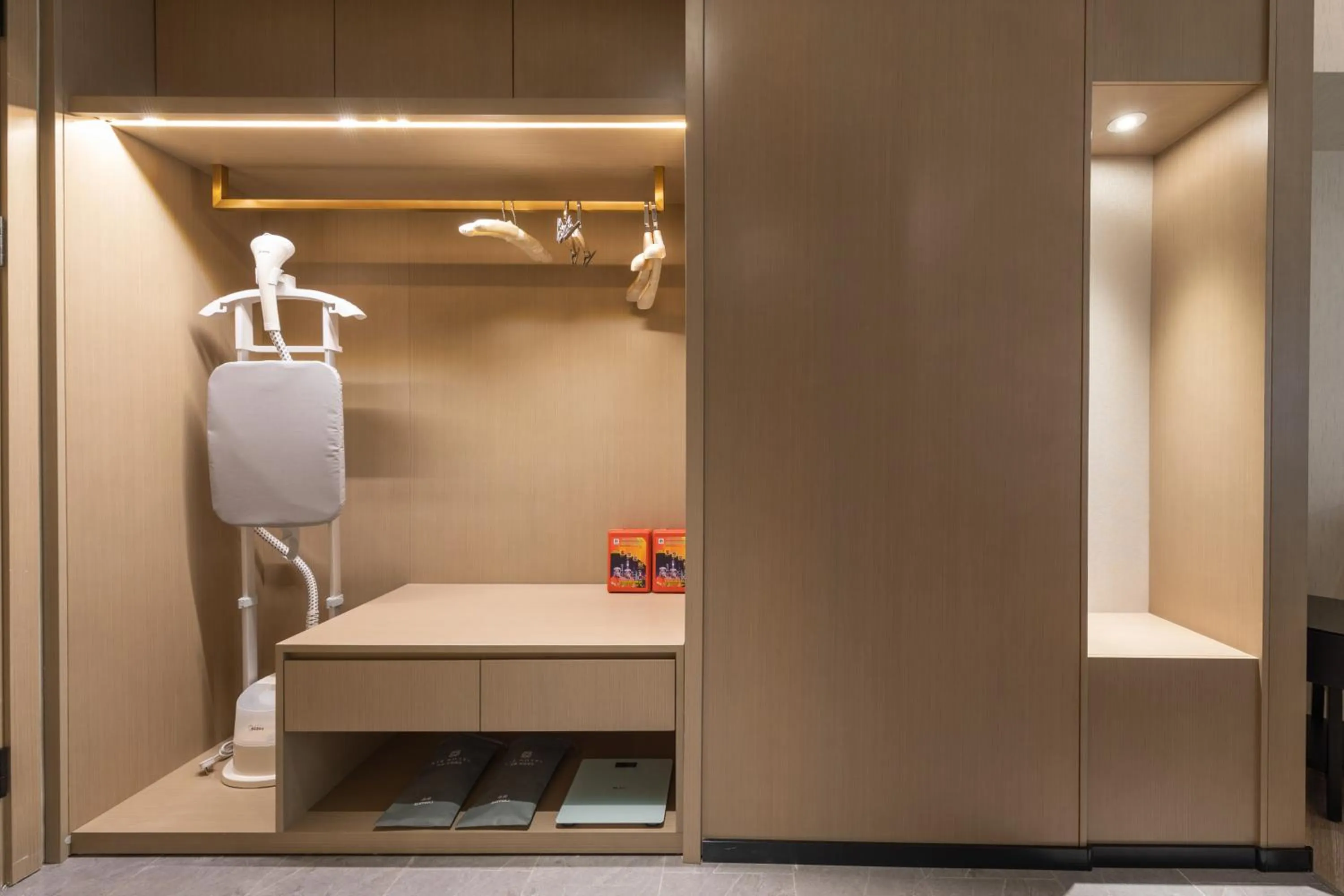 Photo of the whole room in Guangzhou Baiyun Airport MeHood Liz Hotel Free Shuttle Bus to Airport