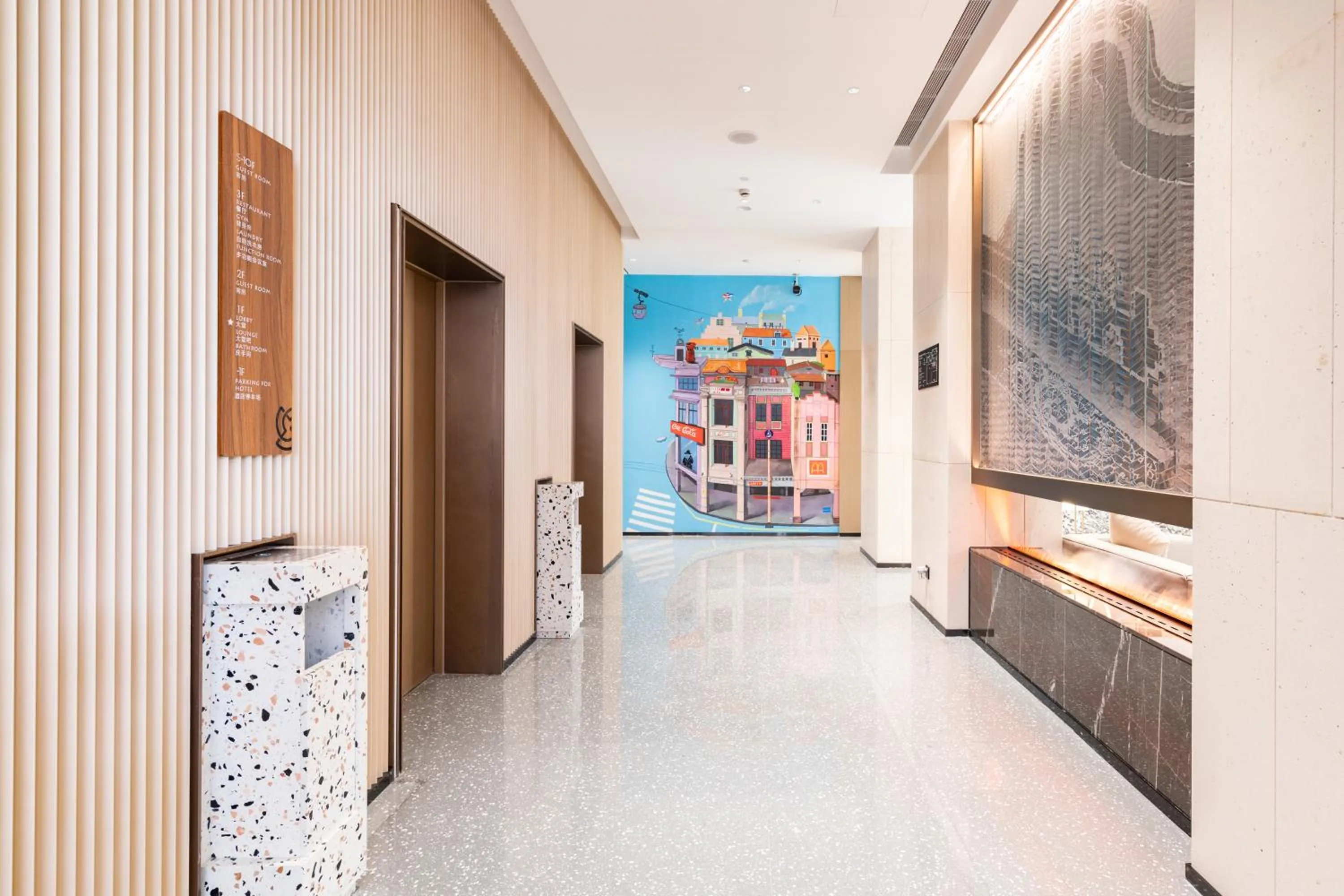 elevator in Guangzhou Baiyun Airport MeHood Liz Hotel Free Shuttle Bus to Airport