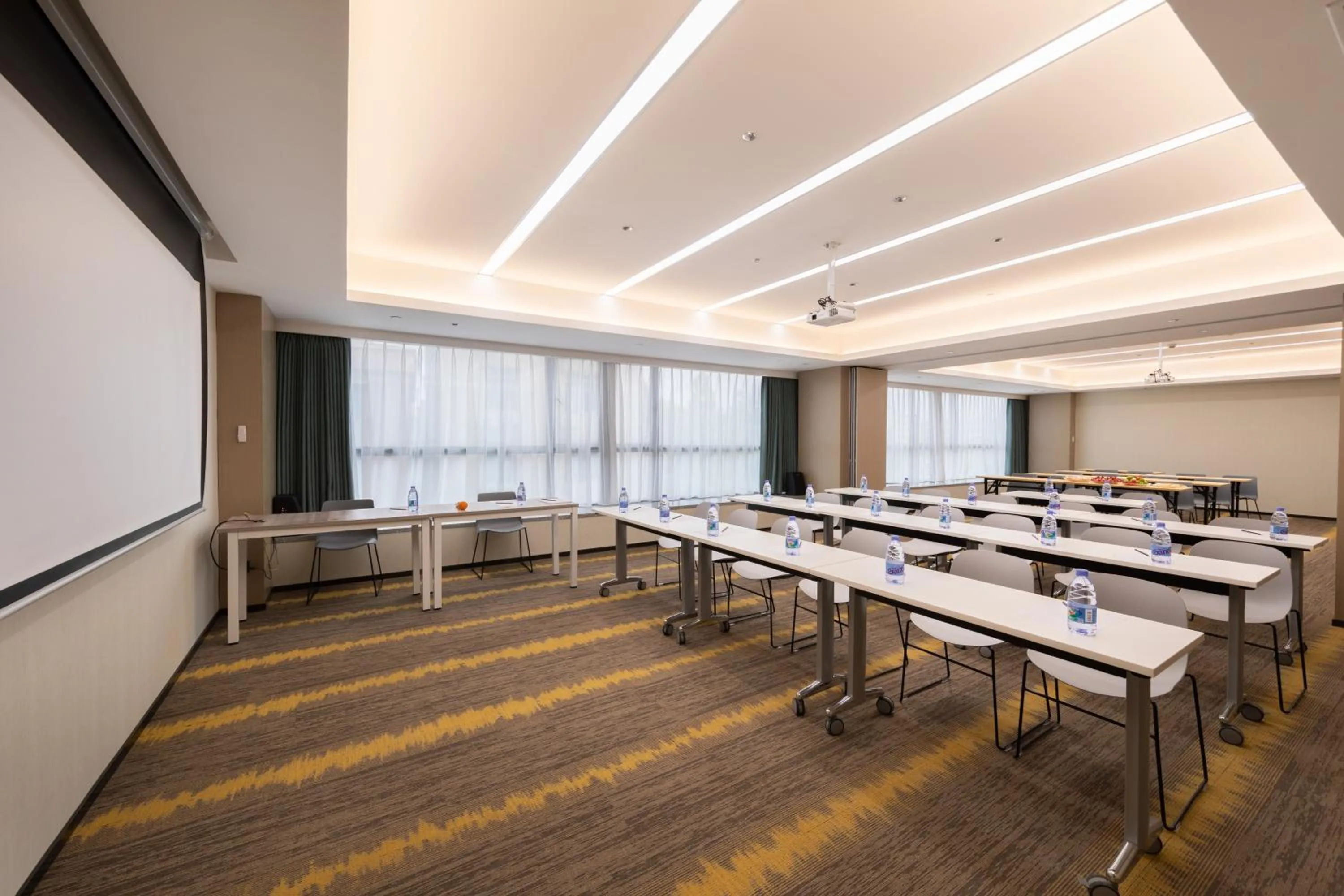Meeting/conference room in Guangzhou Baiyun Airport MeHood Liz Hotel Free Shuttle Bus to Airport