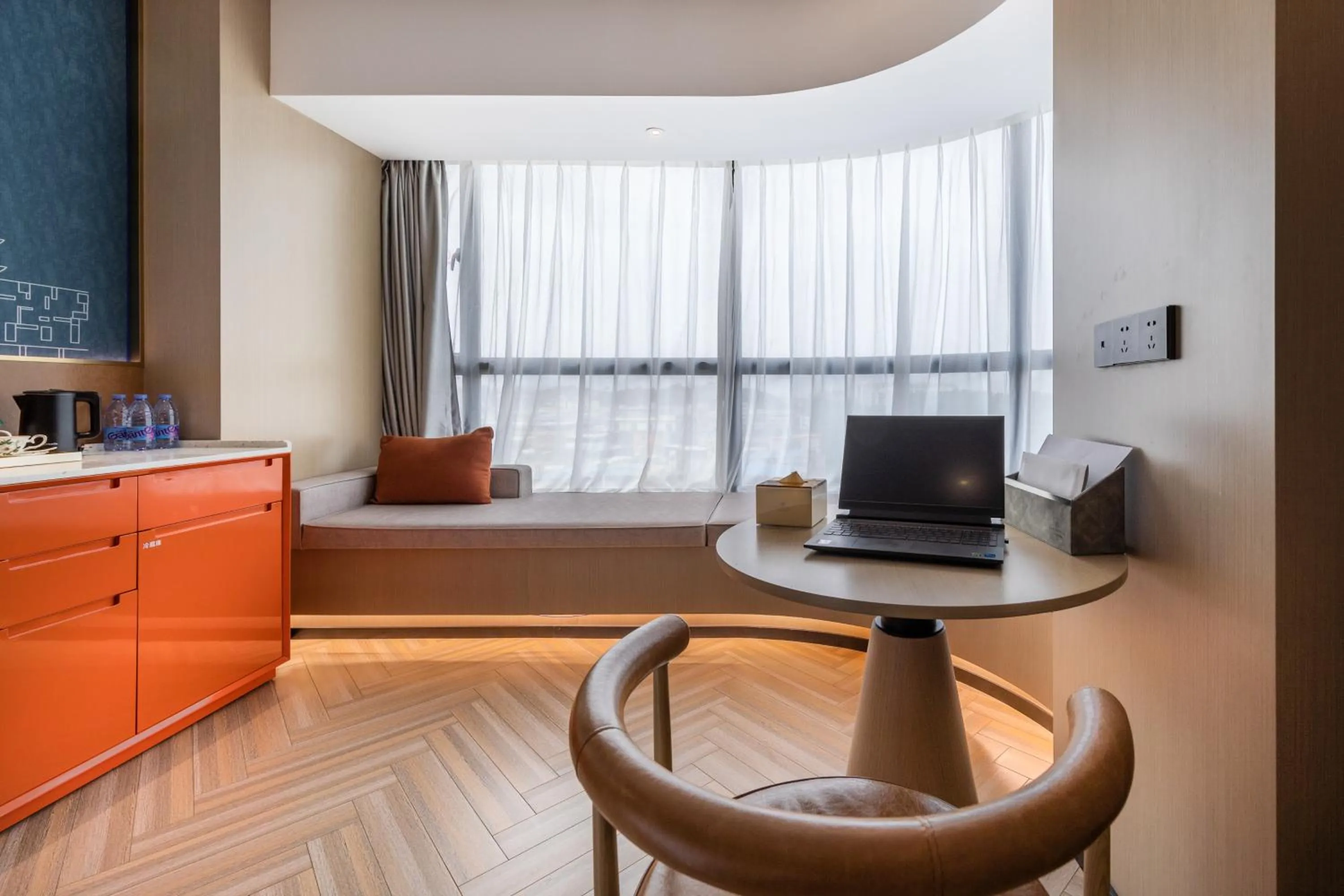 TV and multimedia in Guangzhou Baiyun Airport MeHood Liz Hotel Free Shuttle Bus to Airport