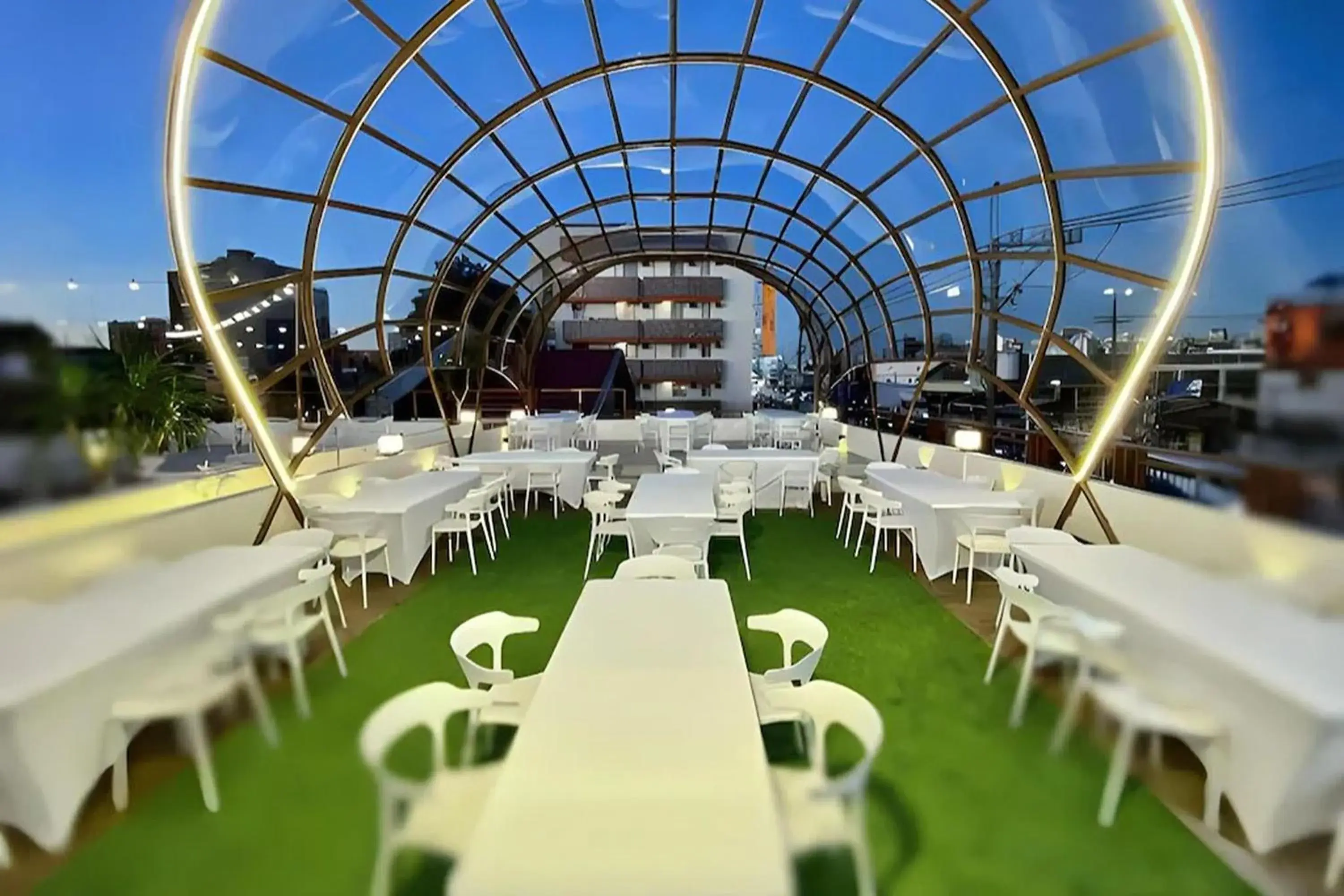 Restaurant/places to eat in Aurora Suites Pasay near Airport Restaurant/places to eat in Aurora Suites Pasay near Airport