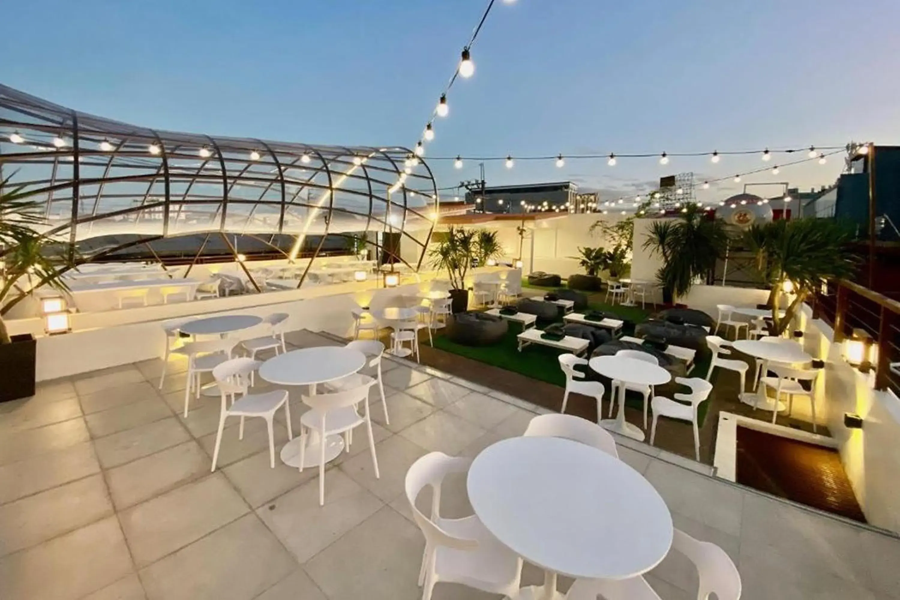 Restaurant/places to eat in Aurora Suites Pasay near Airport Restaurant/places to eat in Aurora Suites Pasay near Airport