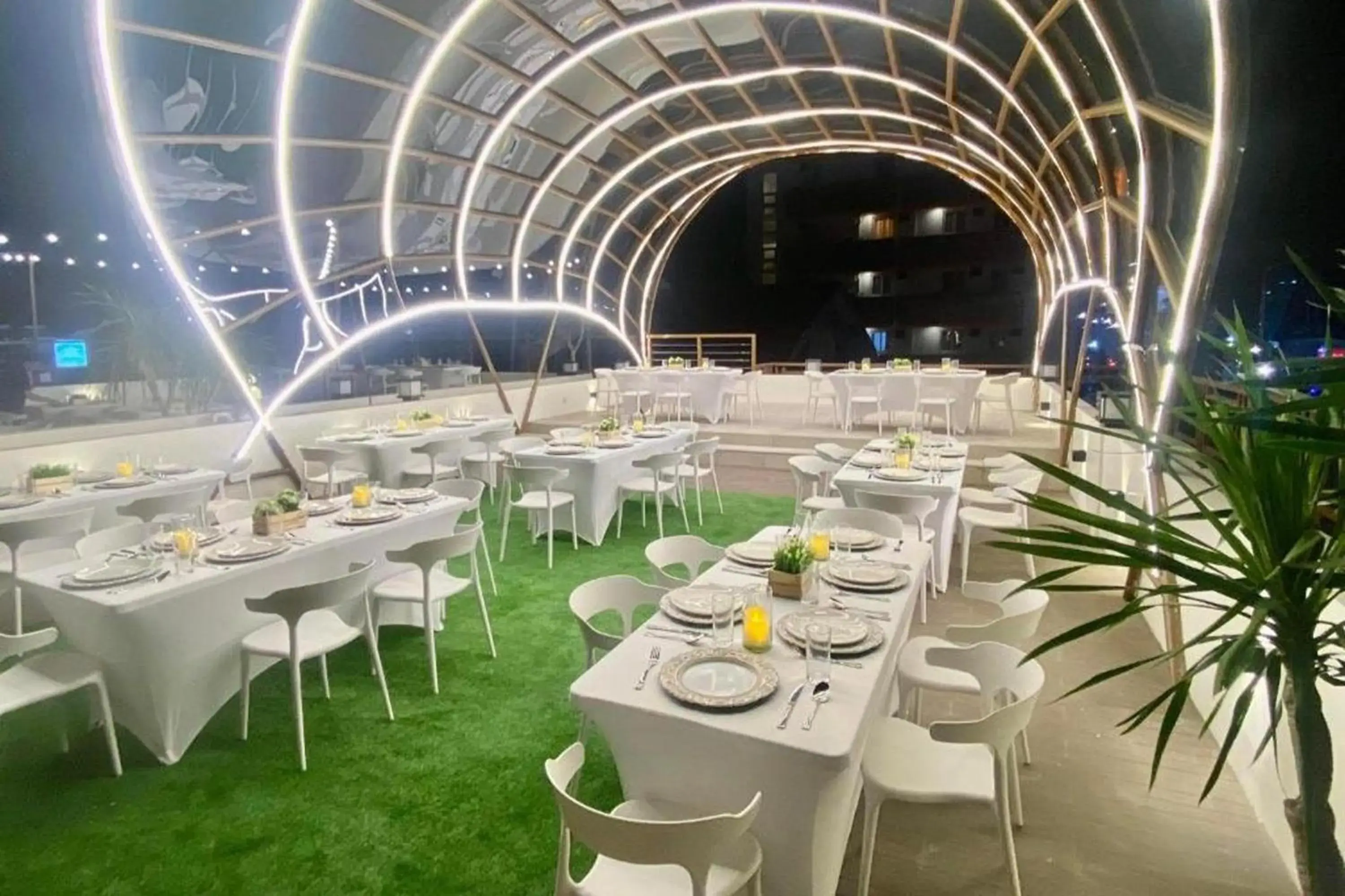 Restaurant/places to eat in Aurora Suites Pasay near Airport Restaurant/places to eat in Aurora Suites Pasay near Airport