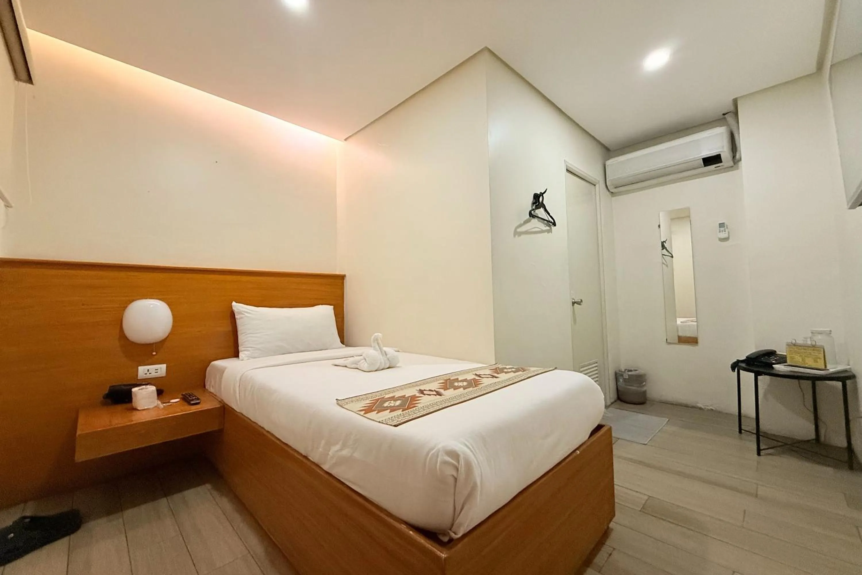 Bedroom, Bed in Aurora Suites Pasay near Airport