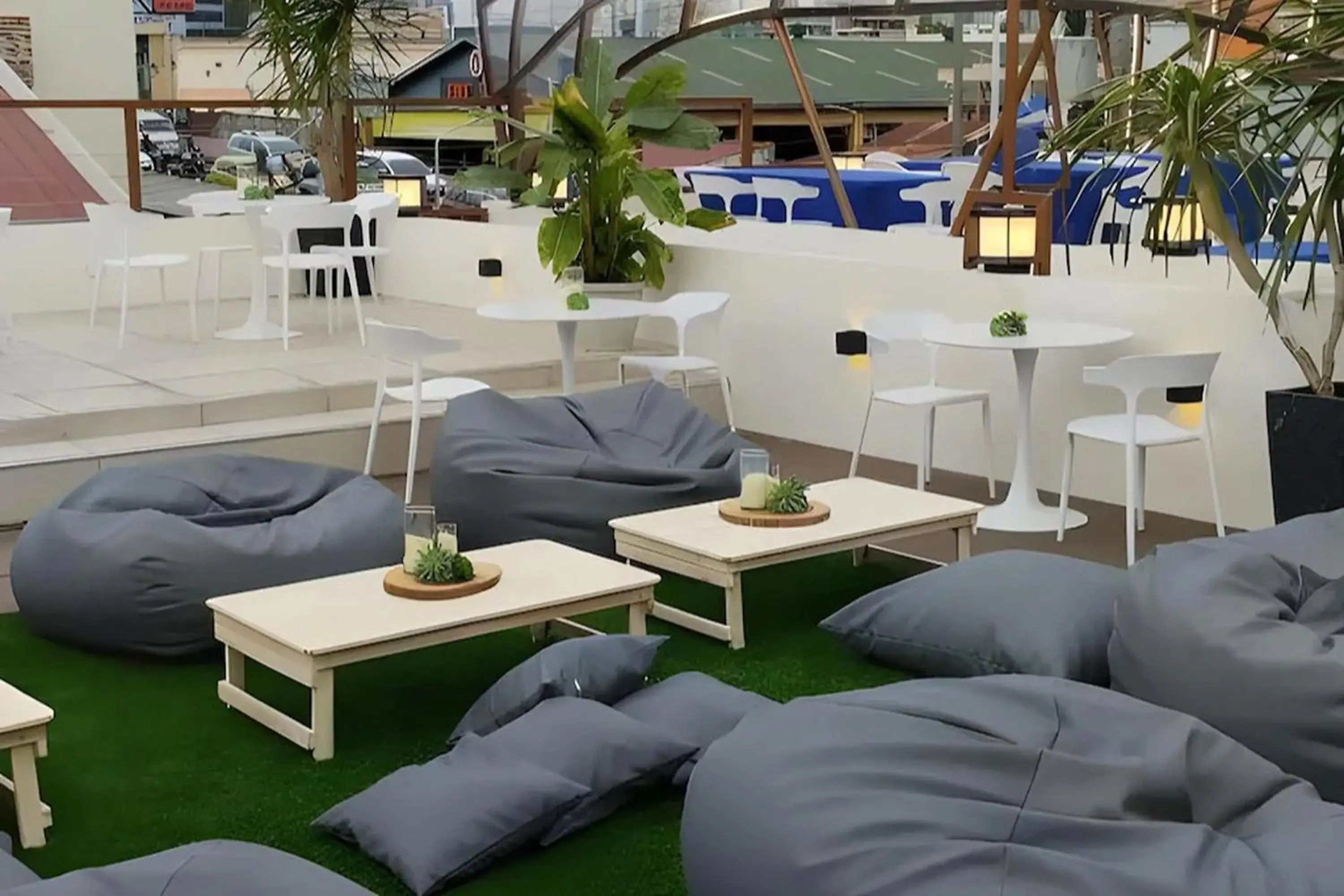 Restaurant/places to eat in Aurora Suites Pasay near Airport Restaurant/places to eat in Aurora Suites Pasay near Airport