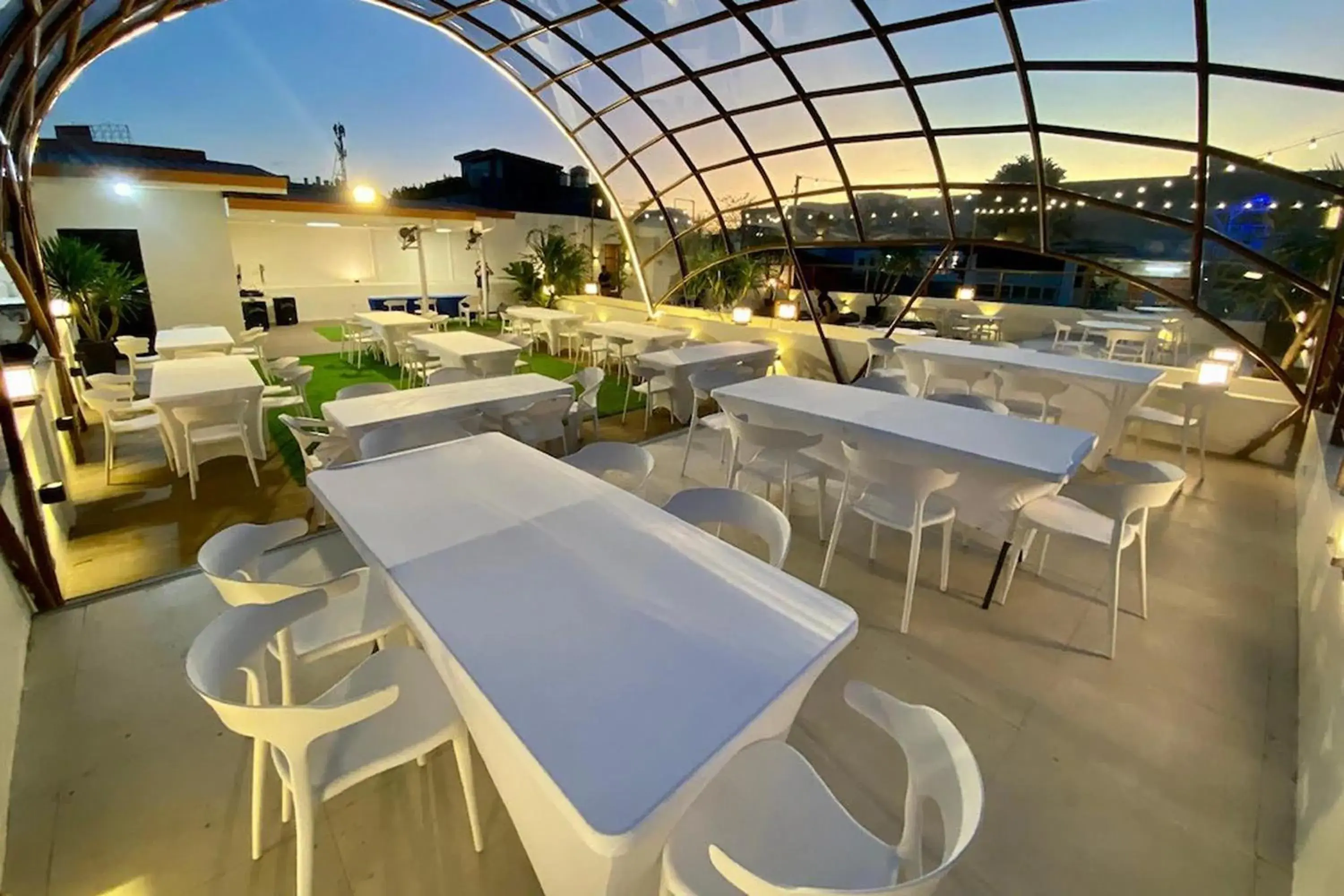 Restaurant/places to eat in Aurora Suites Pasay near Airport Restaurant/places to eat in Aurora Suites Pasay near Airport