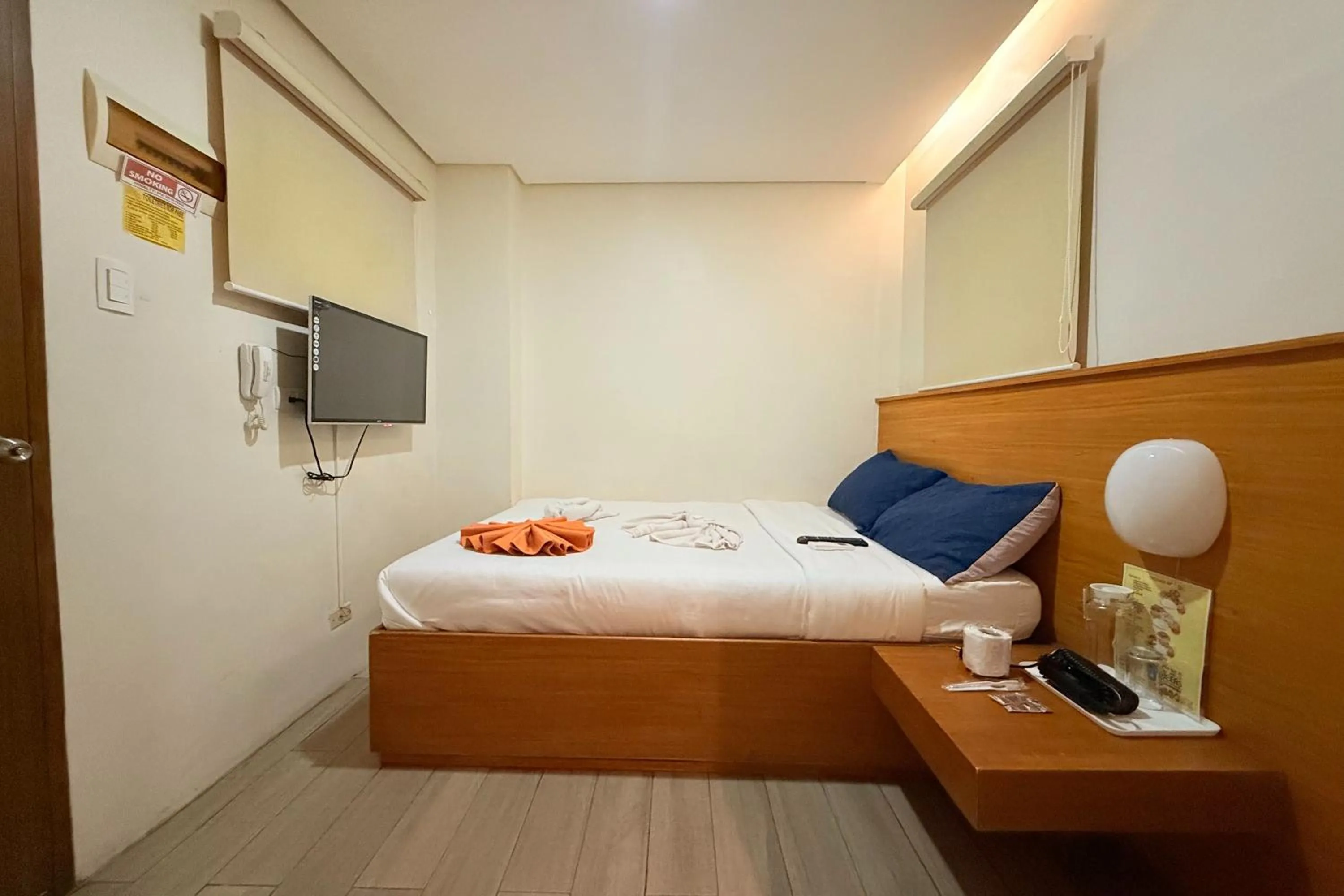 Bedroom, Bed in Aurora Suites Pasay near Airport
