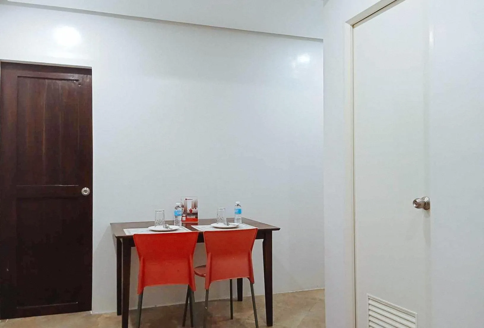 Toilet in RedDoorz at David's Travellers Inn Cavite