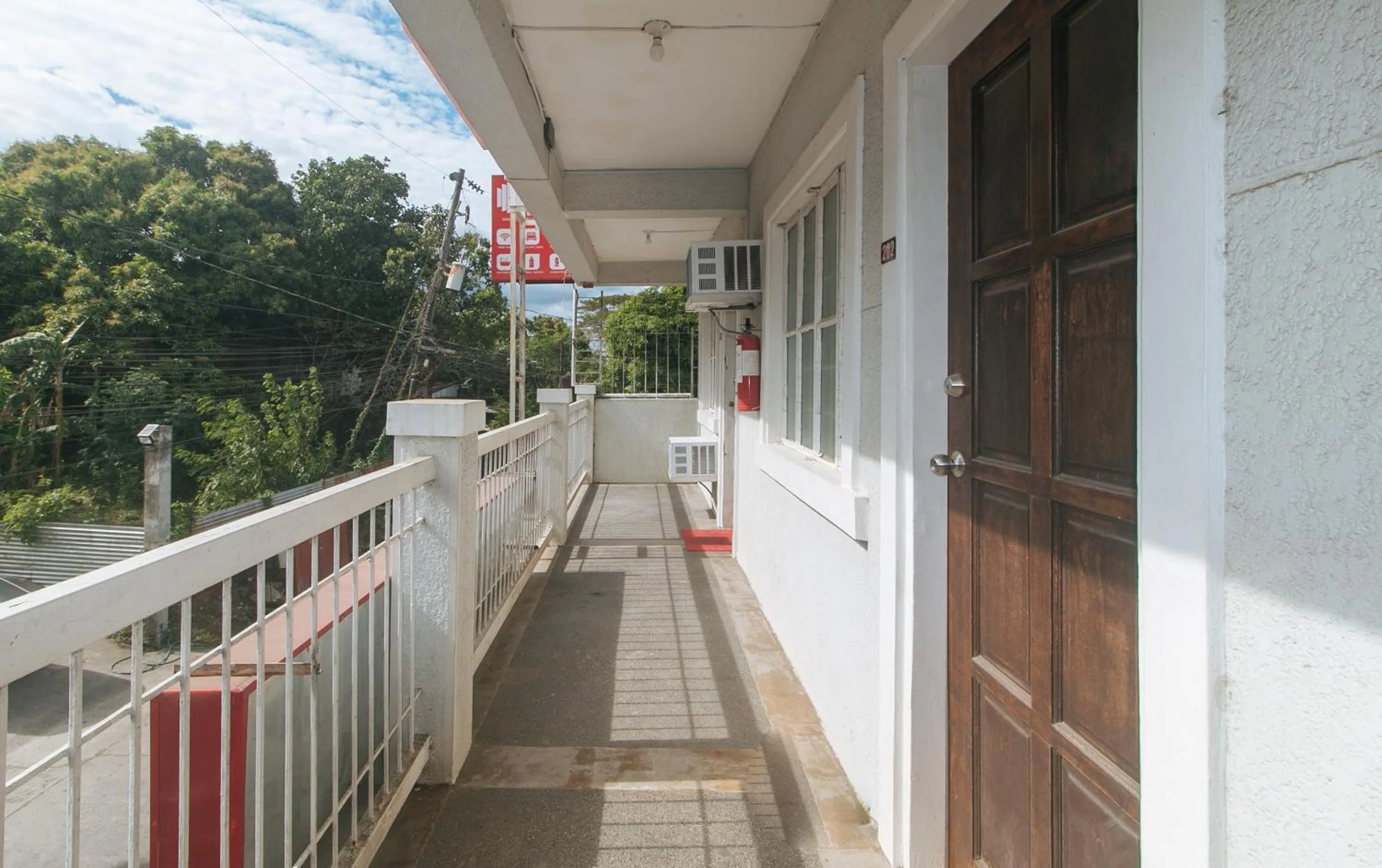 Balcony/Terrace in RedDoorz at Davids Travellers Inn Cavite