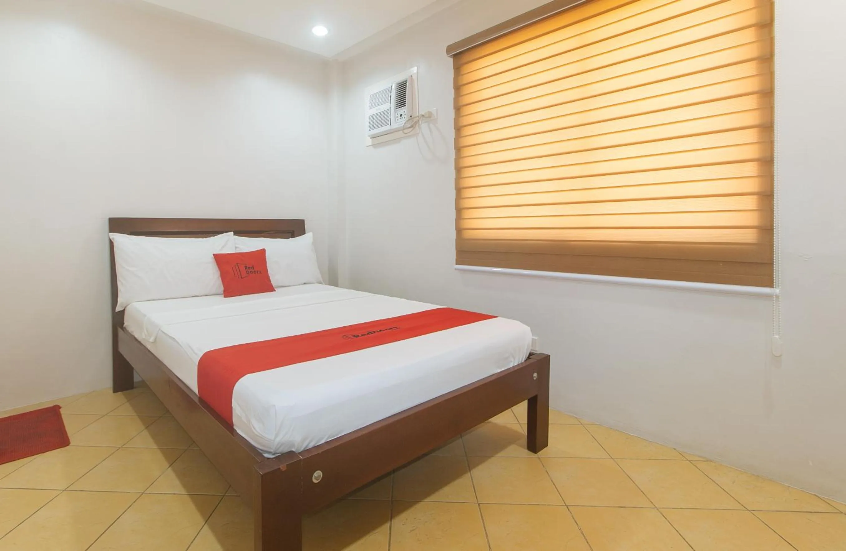 Bed in RedDoorz at Davids Travellers Inn Cavite
