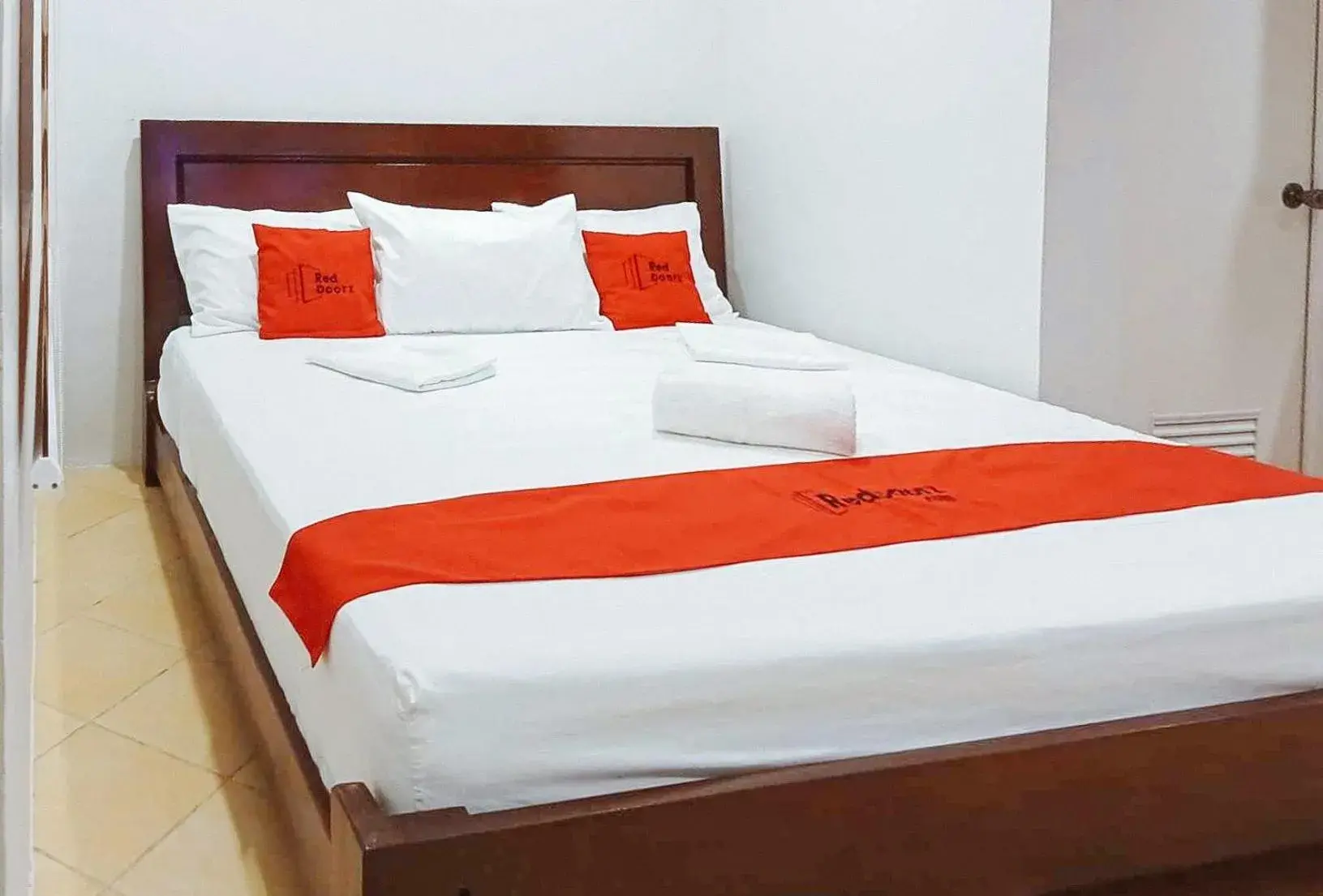 Bedroom, Bed in RedDoorz at David's Travellers Inn Cavite Bedroom, Bed in RedDoorz at David's Travellers Inn Cavite