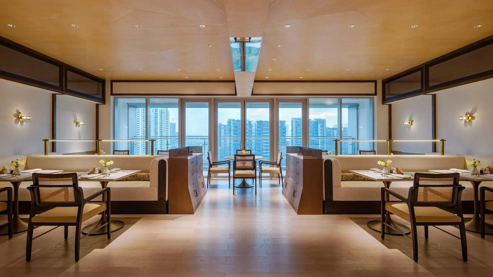 Restaurant/places to eat in Artisse Place - Access to 4000 sqm Fusion Wellness Centre and 800 sqm Indoor Swimming Pool