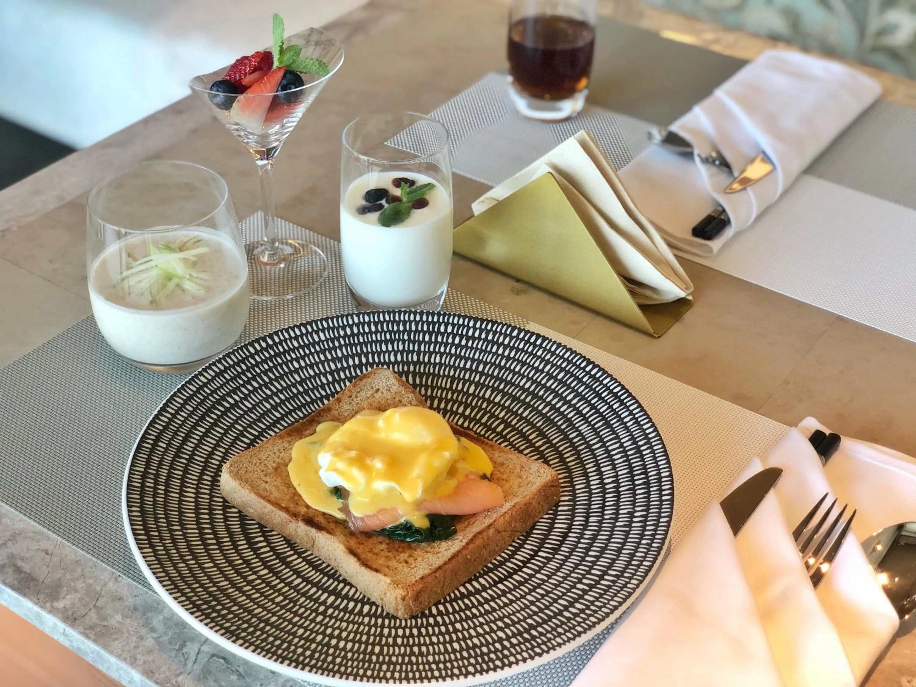 Restaurant/places to eat in Artisse Place - Access to 4000 sqm Fusion Wellness Centre and 800 sqm Indoor Swimming Pool