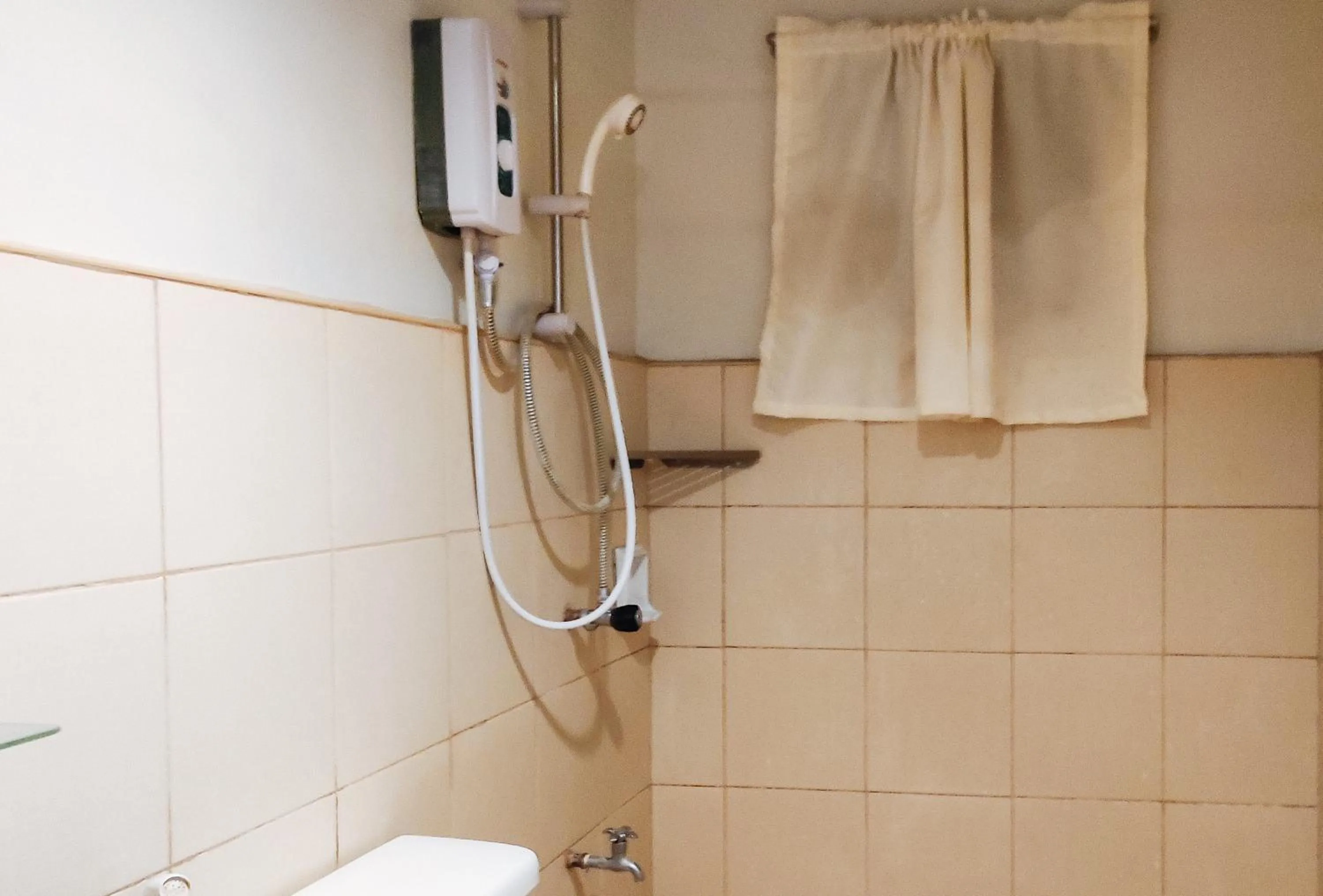 Shower in Jade Dragons Suites Davao