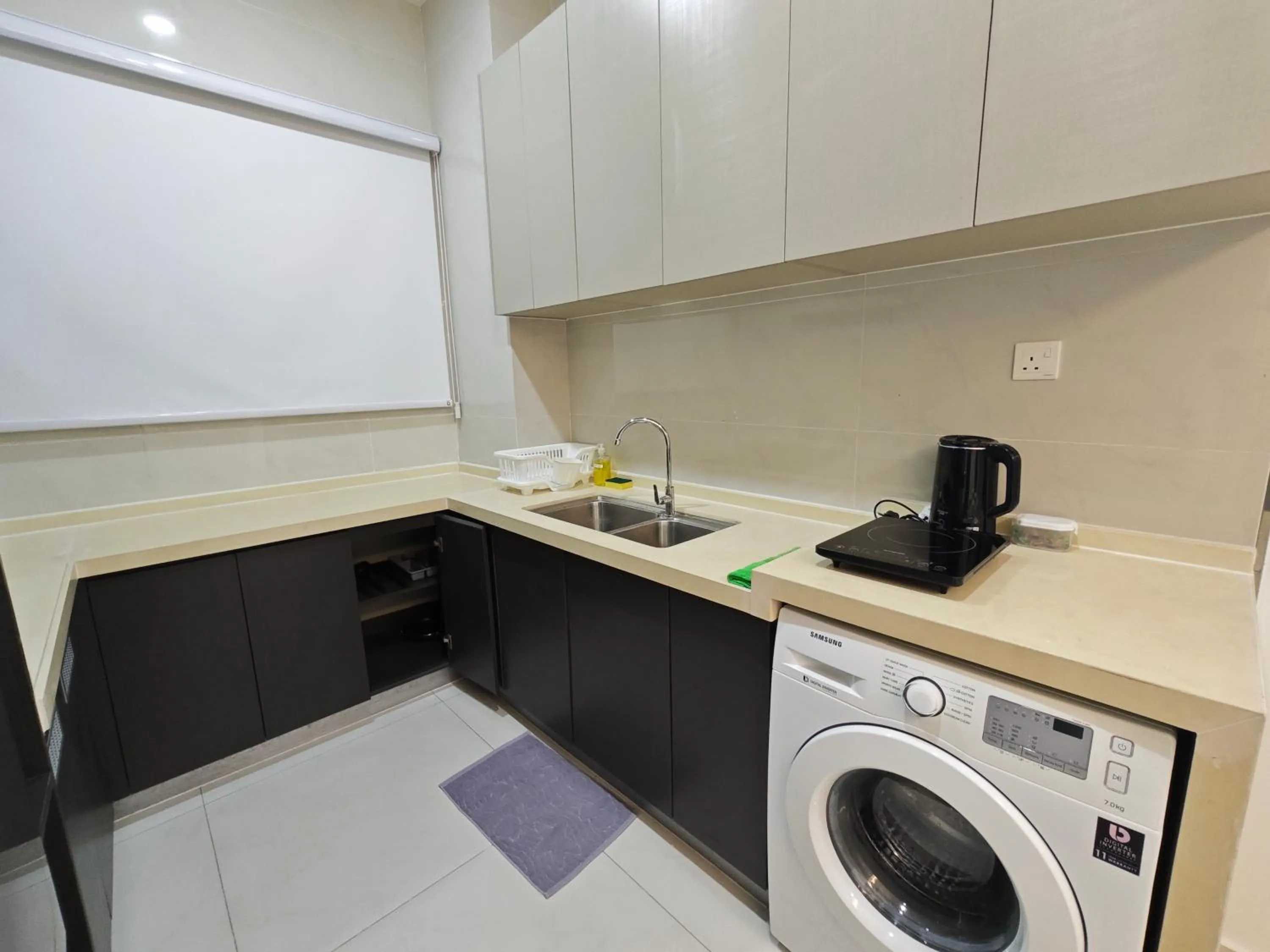 Kitchen or kitchenette in Country Garden by Antlerzone