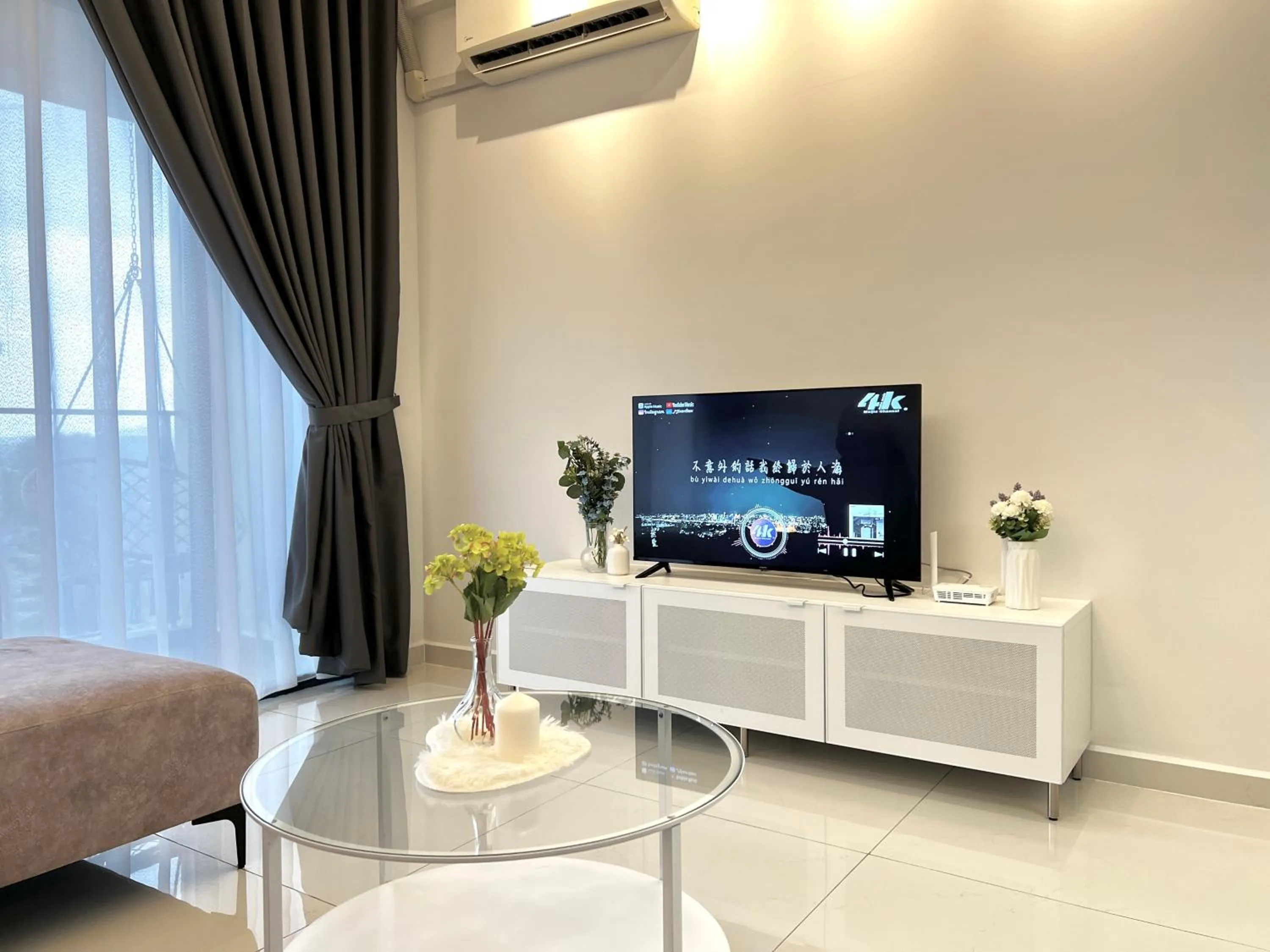 Communal lounge/ TV room in Country Garden by Antlerzone