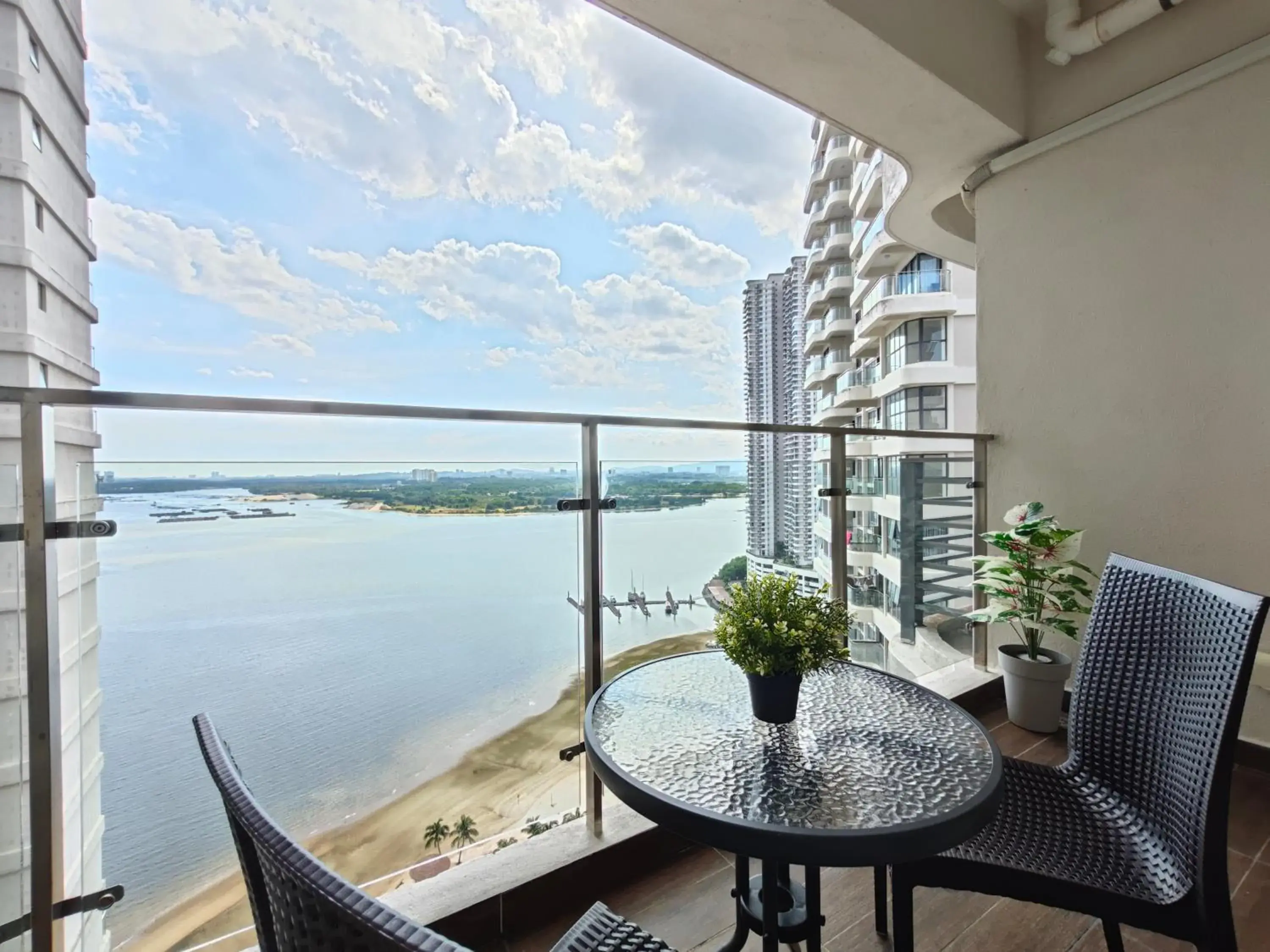 Three-Bedroom Apartment with Sea View in Country Garden by Antlerzone Three-Bedroom Apartment with Sea View in Country Garden by Antlerzone