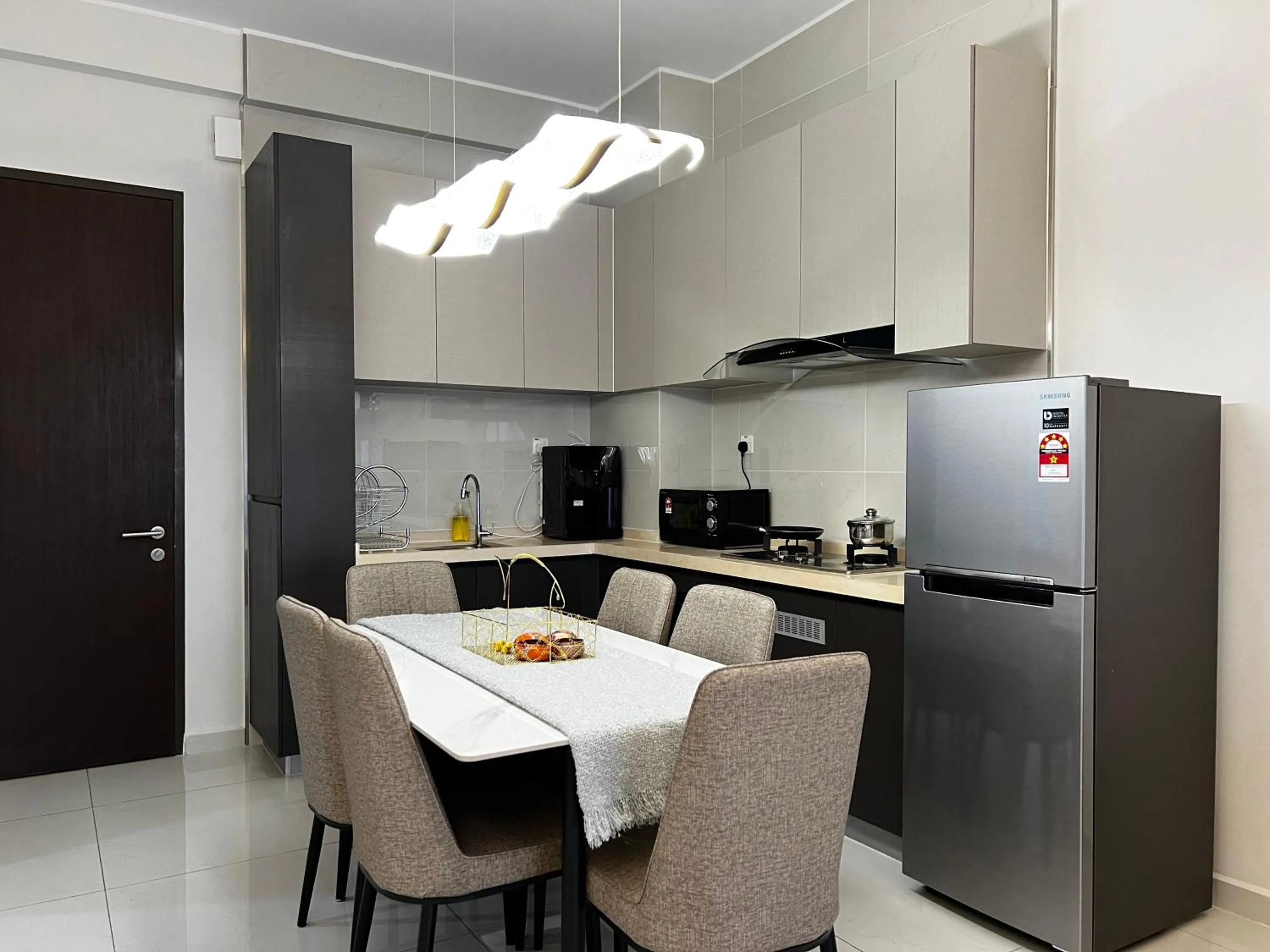 Kitchen or kitchenette in Country Garden by Antlerzone