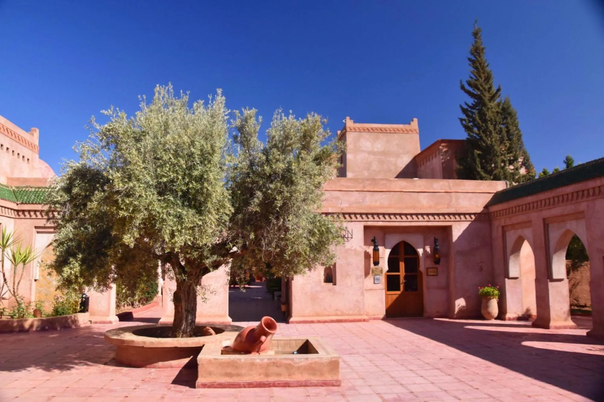 Property building in La Maison Des Oliviers