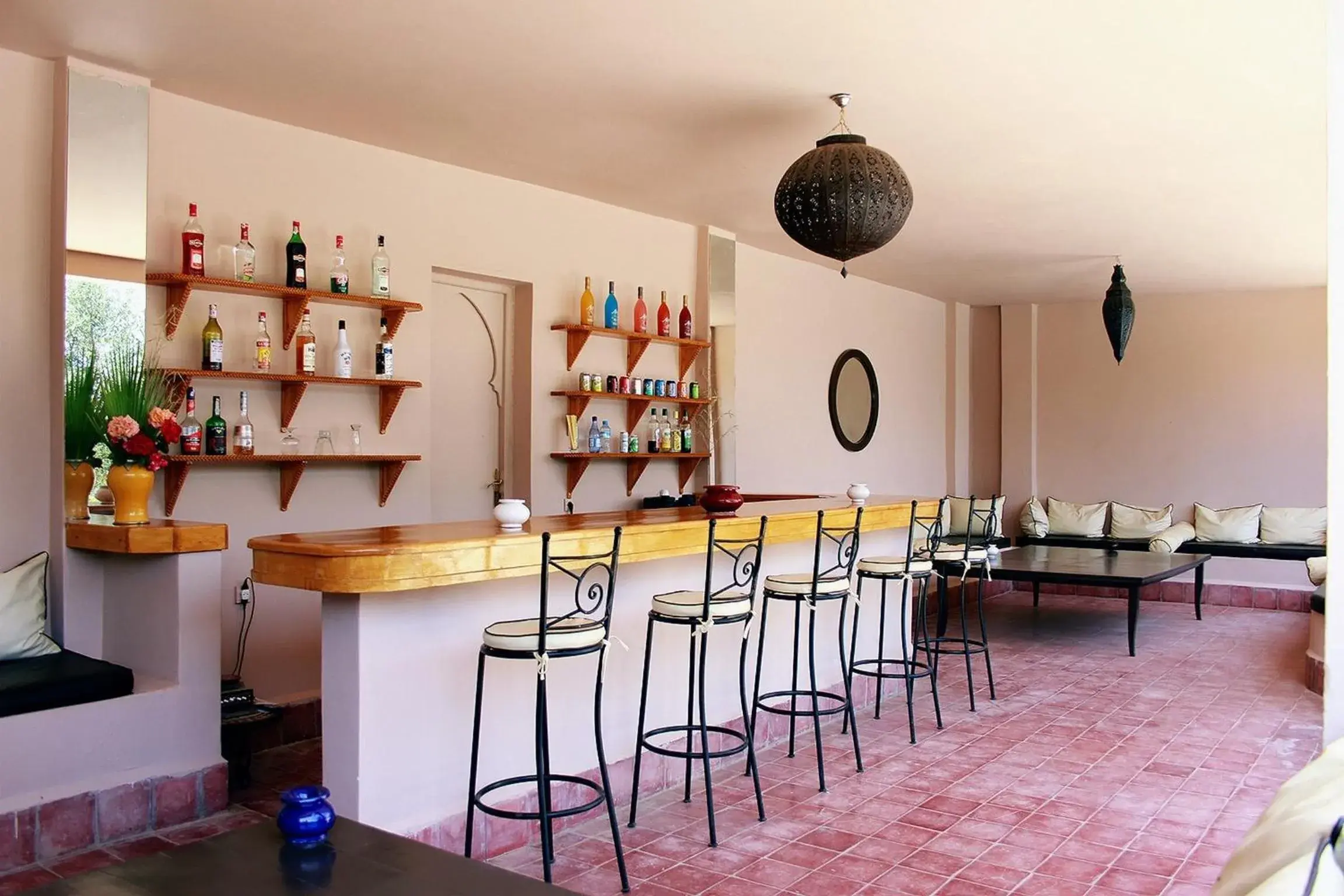 Lounge or bar in La Maison Des Oliviers Lounge or bar in La Maison Des Oliviers